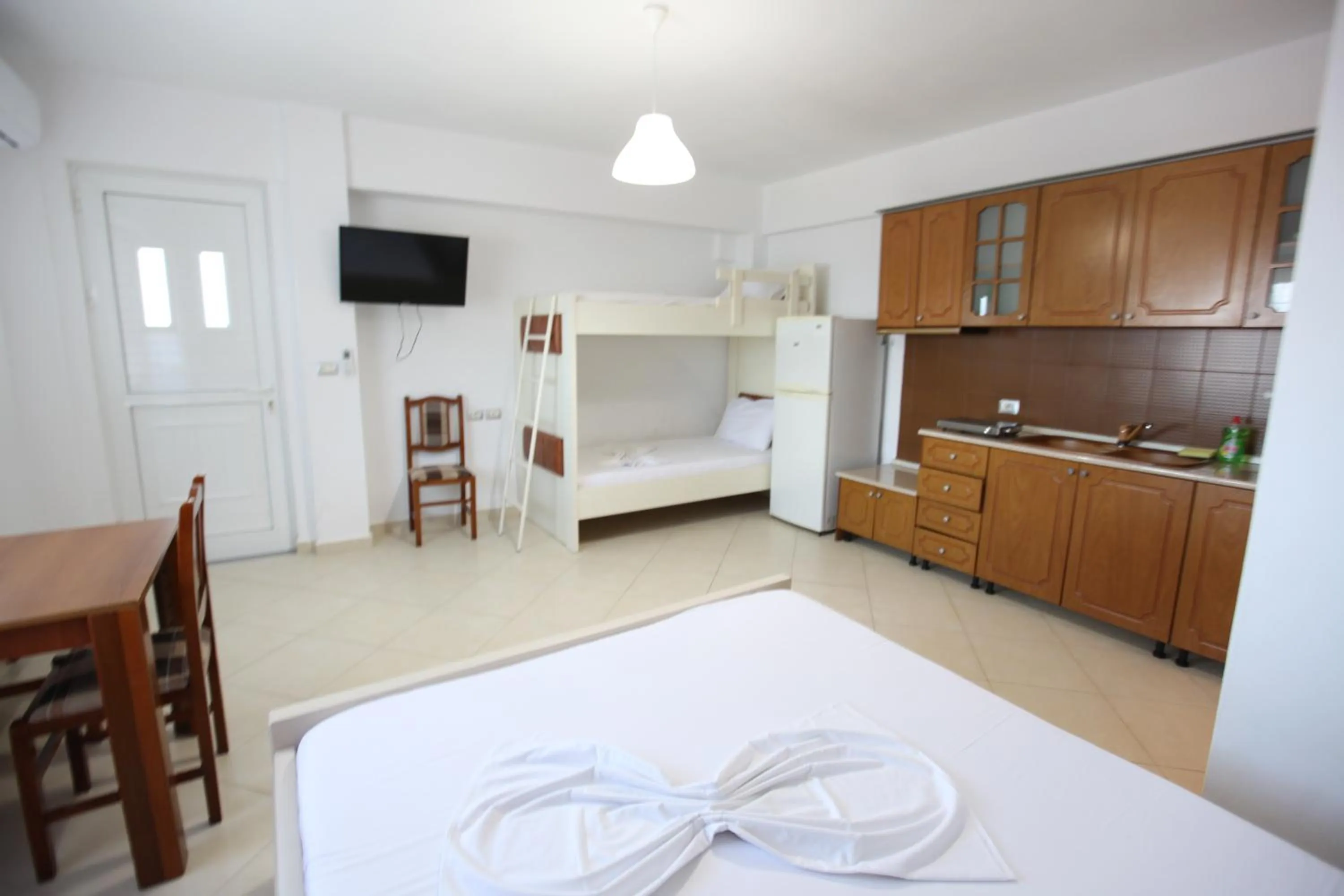 Kitchen or kitchenette, Bed in Vila Riza Veliu