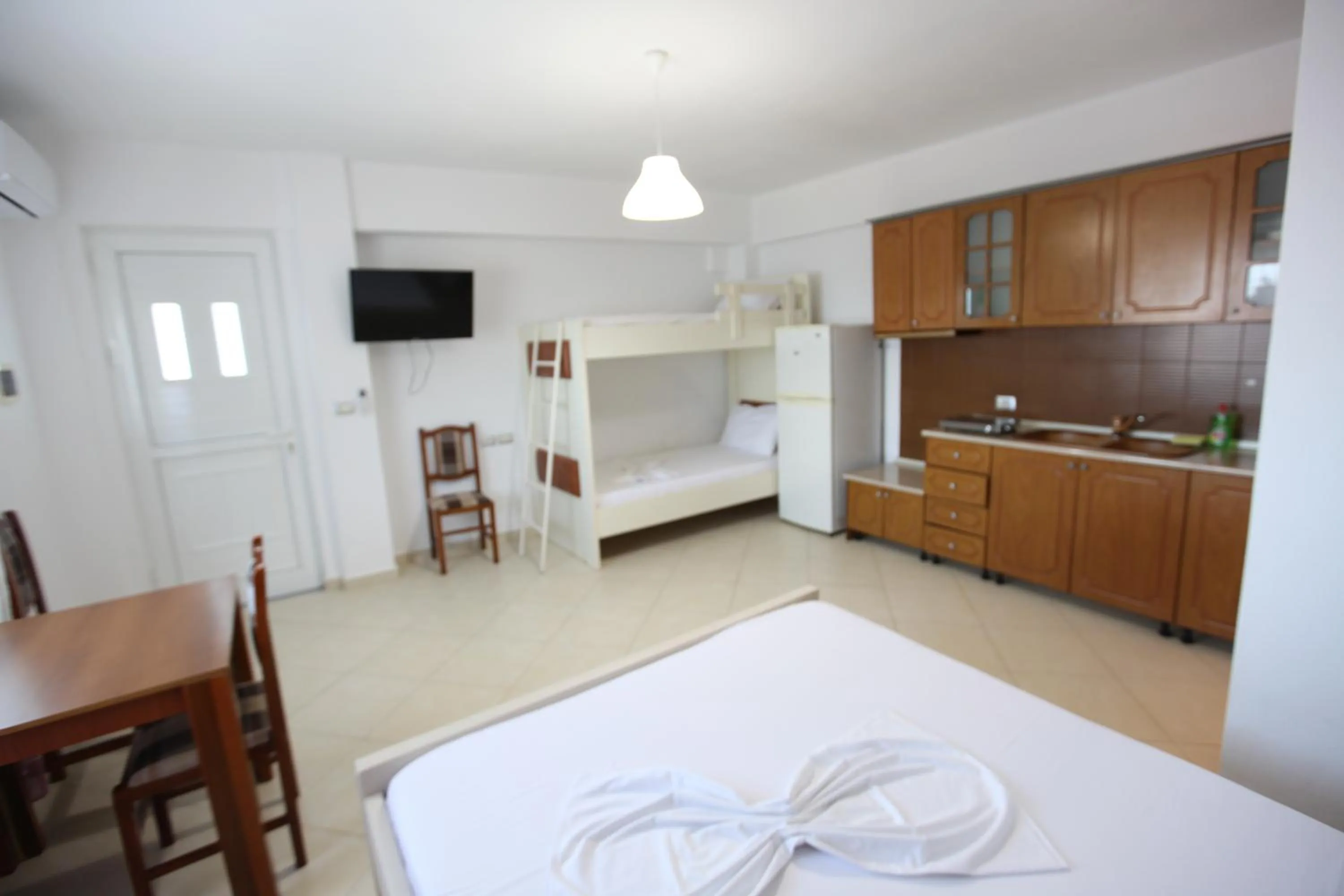 Kitchen or kitchenette, Bed in Vila Riza Veliu