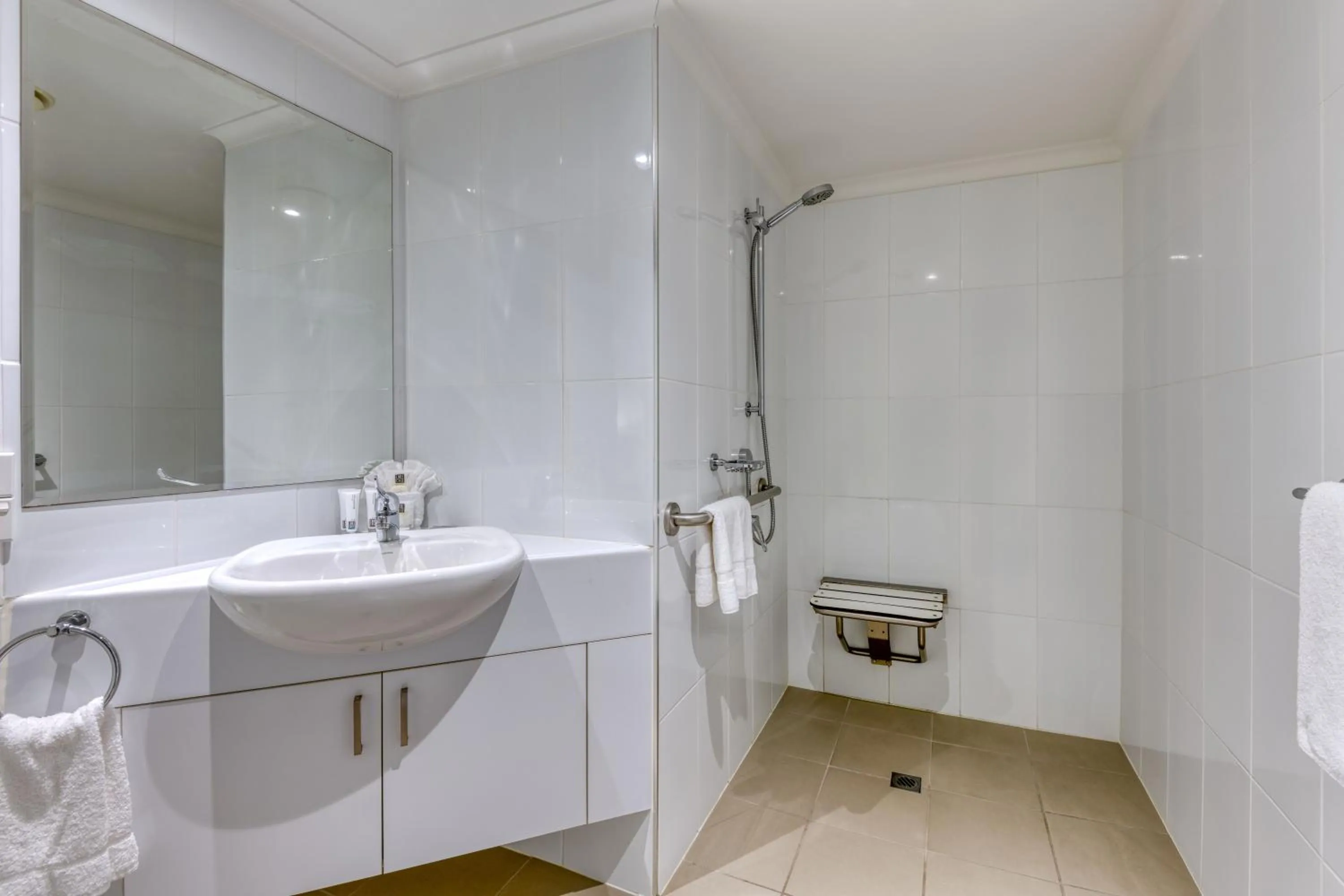 Bathroom in Macrossan House Boutique Holiday Apartments