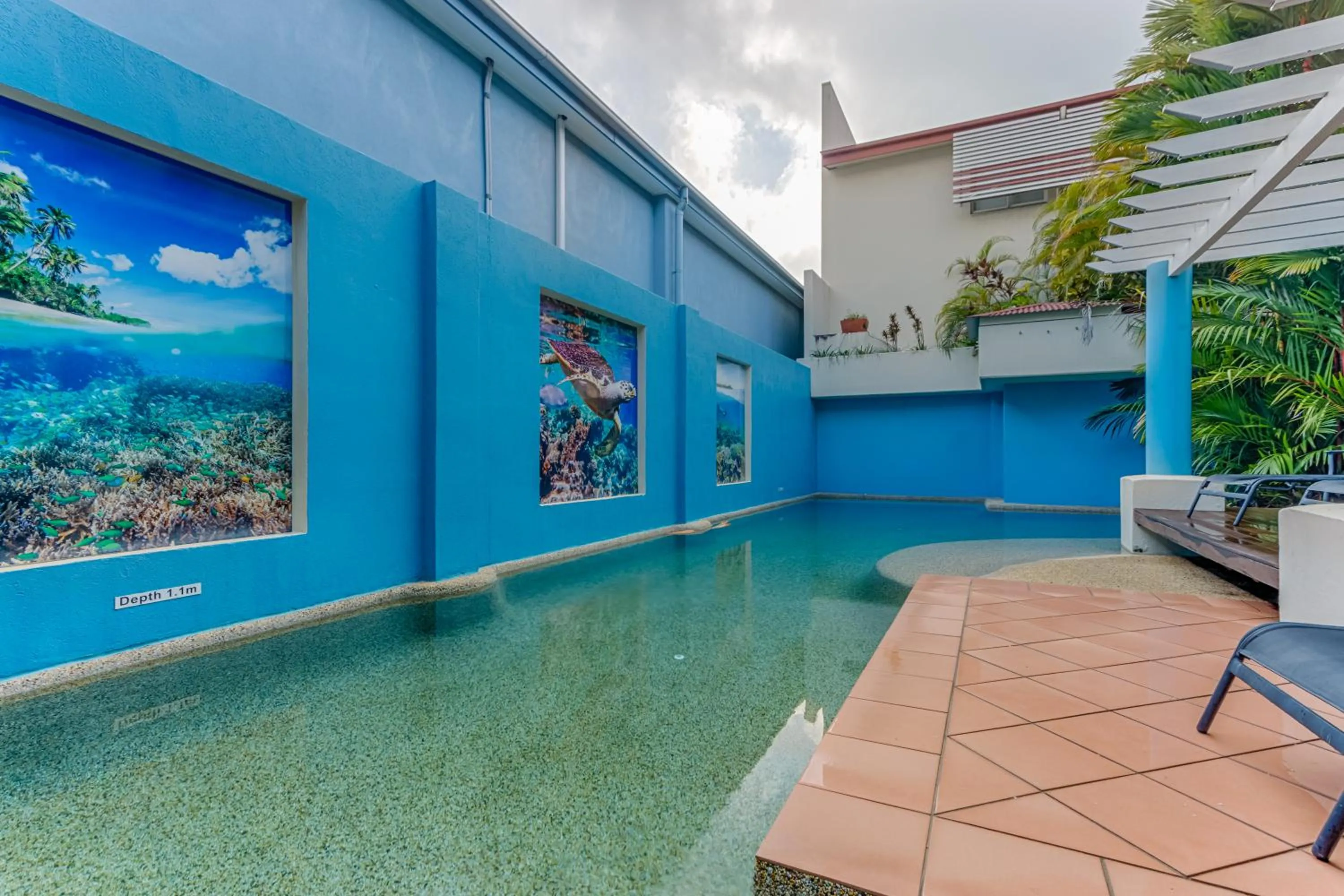 Swimming pool in Macrossan House Boutique Holiday Apartments