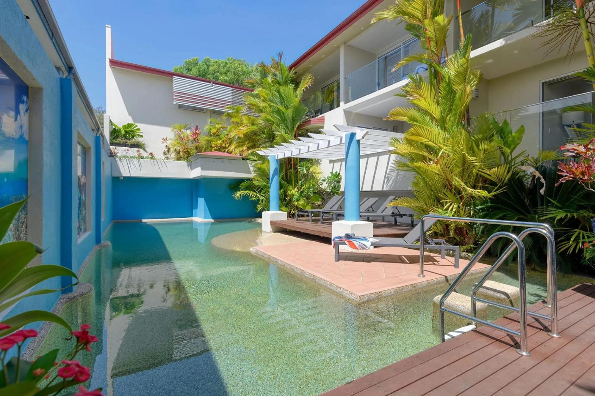 Double Room - Disability Access in Macrossan House Boutique Holiday Apartments