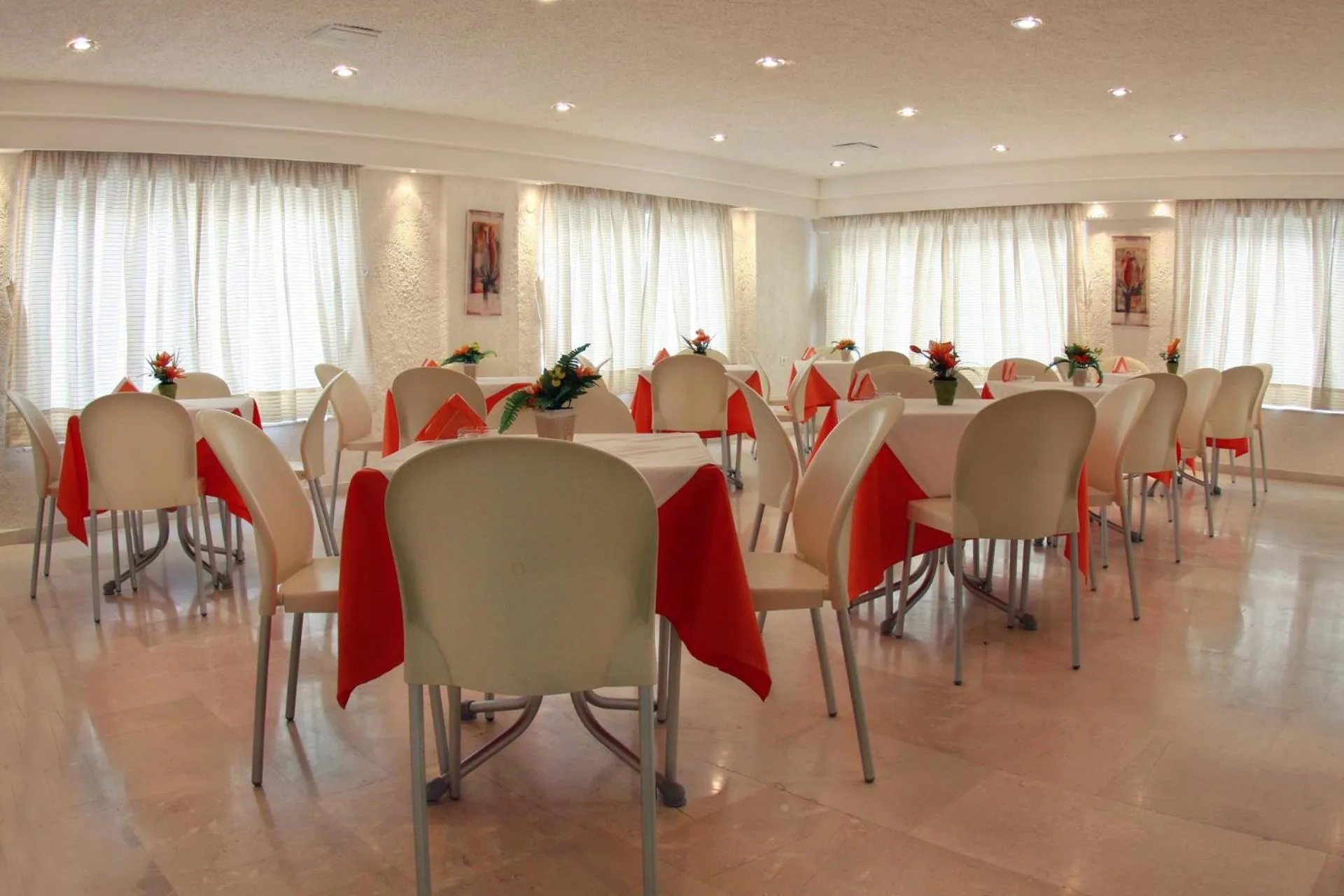 Restaurant/places to eat in Nancy Hotel