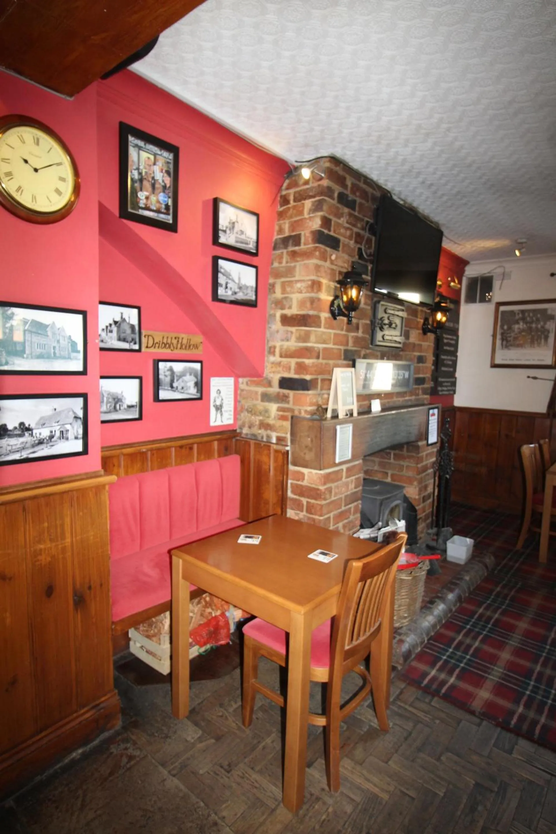 Lounge or bar in The Clothiers Arms
