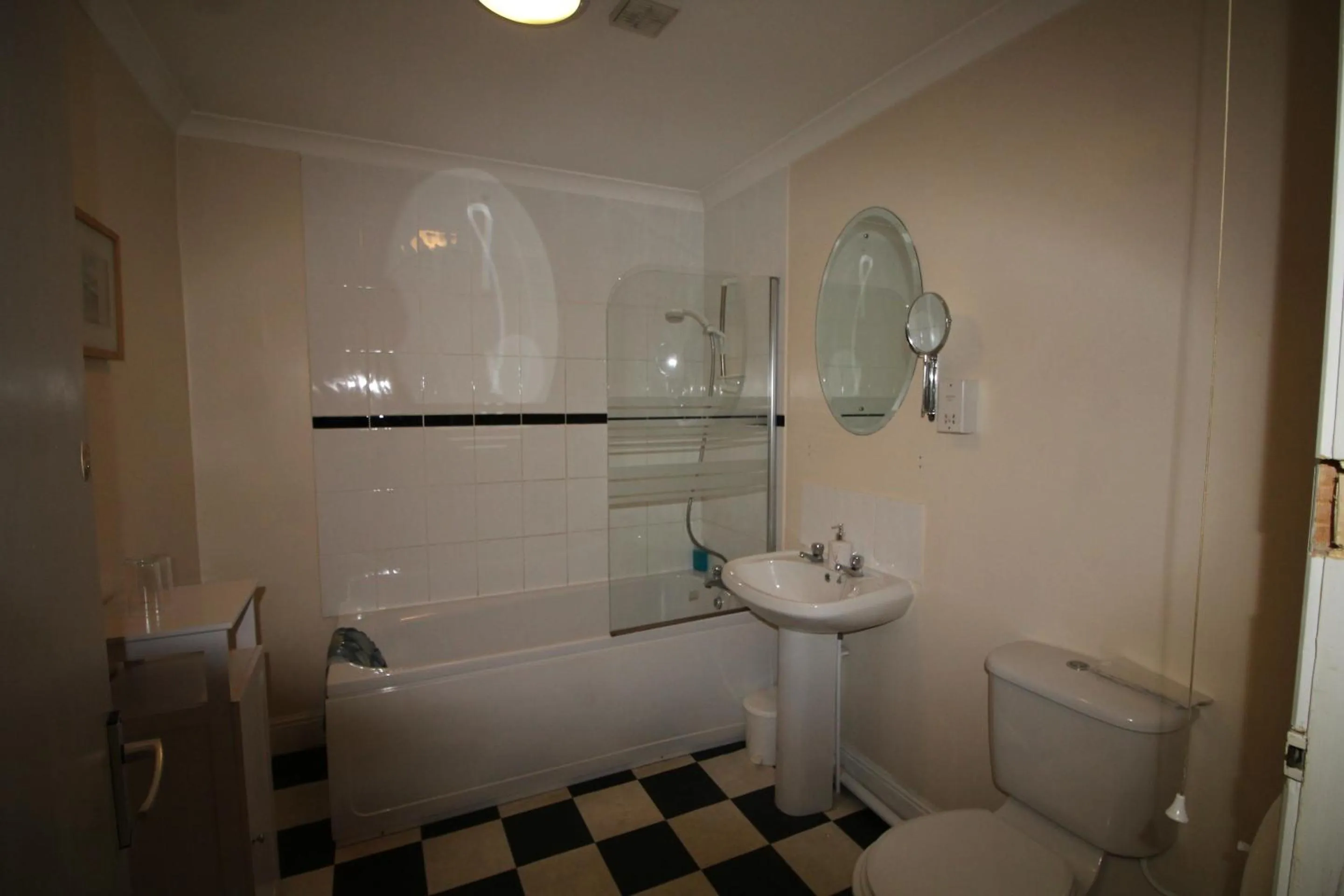 Bathroom in The Clothiers Arms