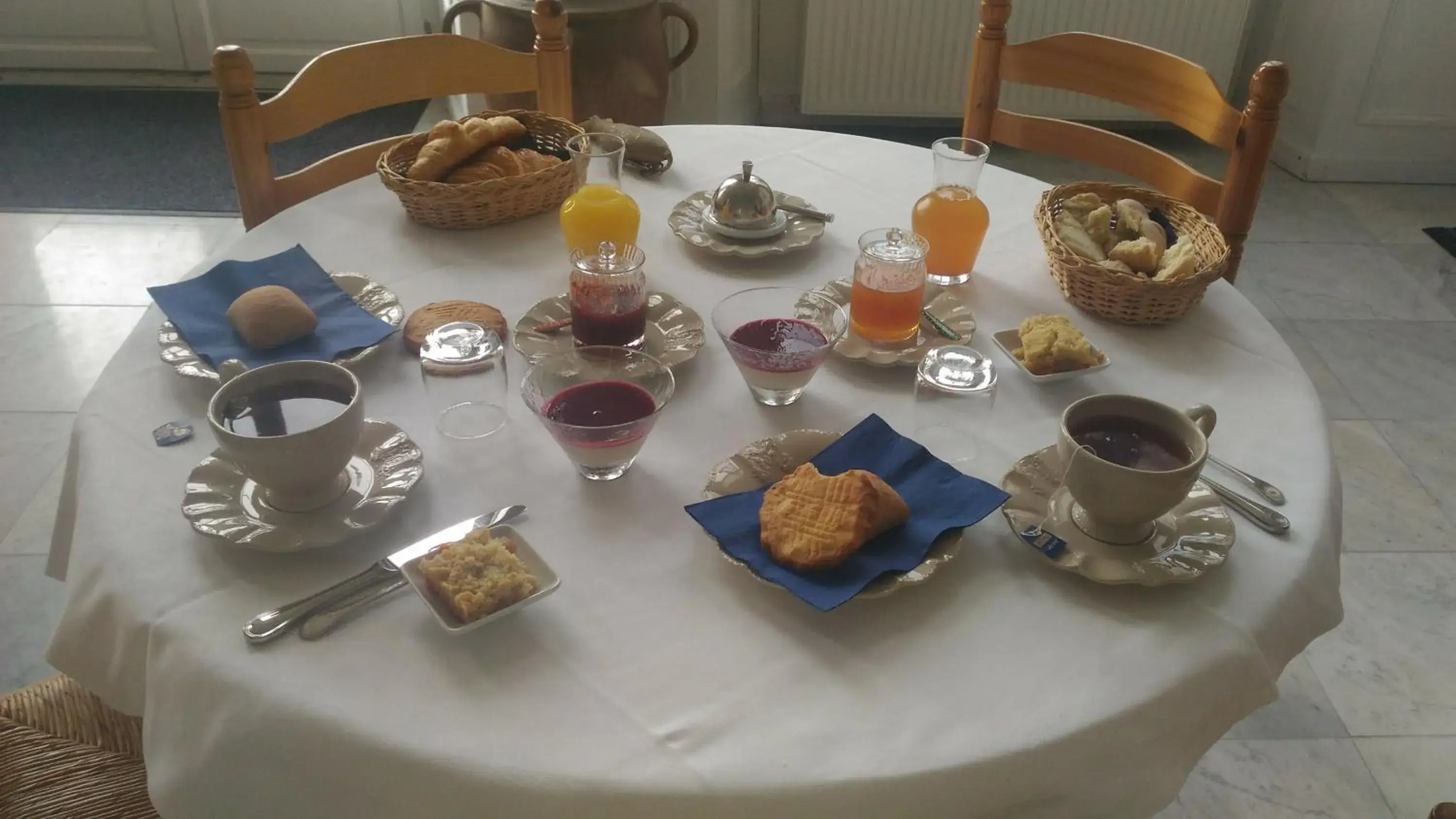 Food and drinks in Chambres d'hotes Saint Malo La Barbinais Bed&Breaksfast Food and drinks in Chambres d'hotes Saint Malo La Barbinais Bed&Breaksfast