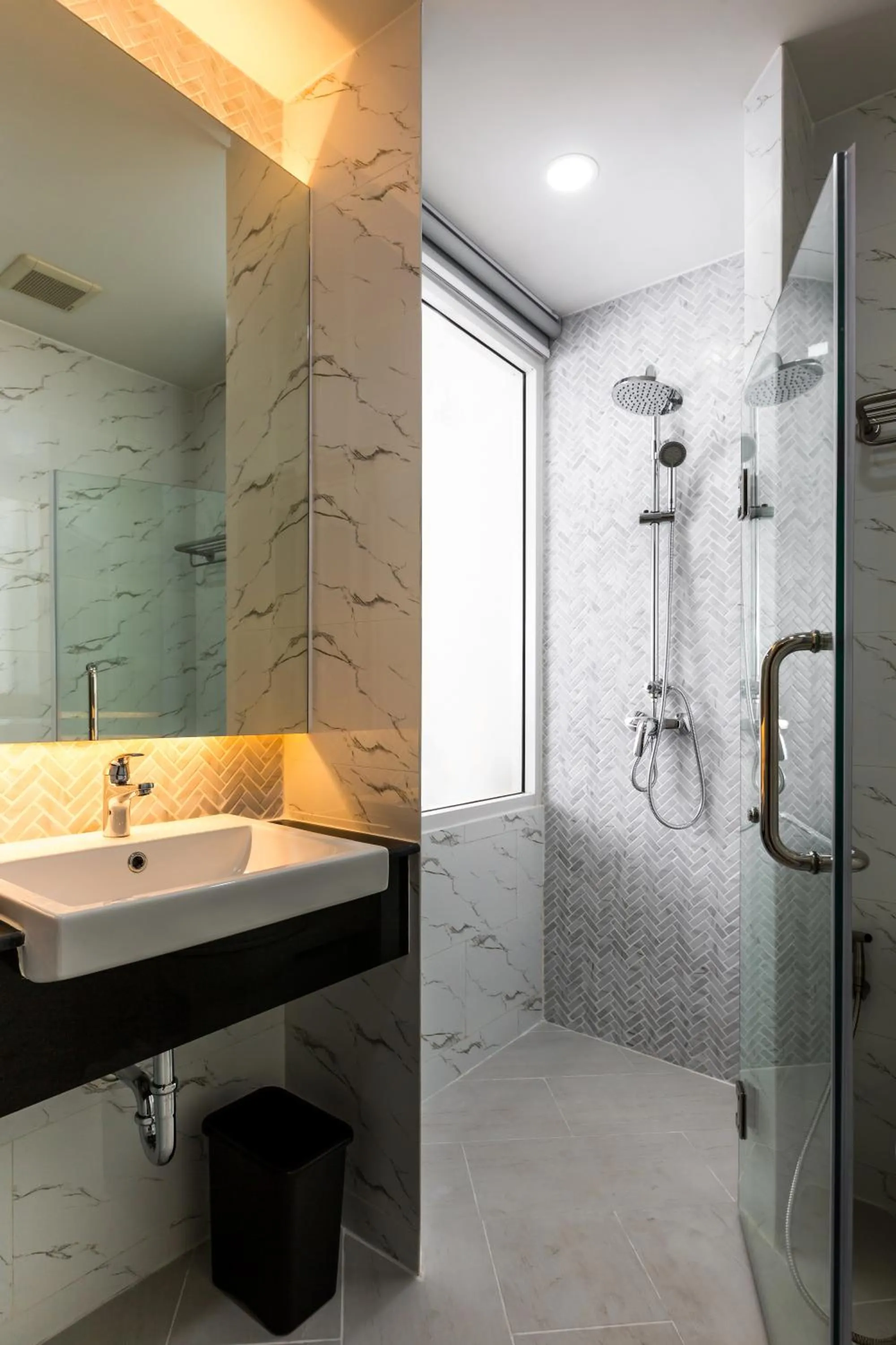 Shower in The 8 Hotel Udonthani