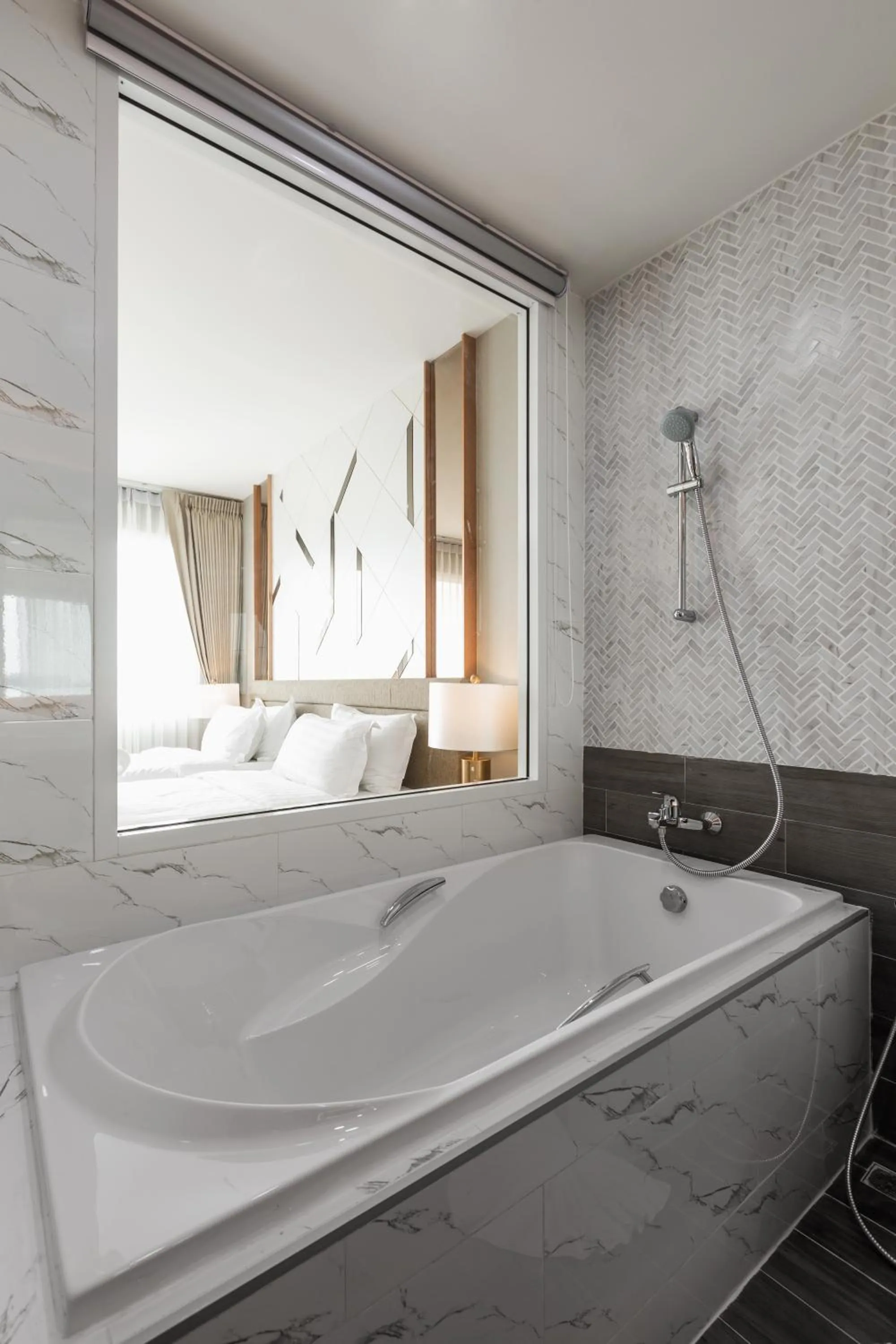 Hot Tub, Bed in The 8 Hotel Udonthani