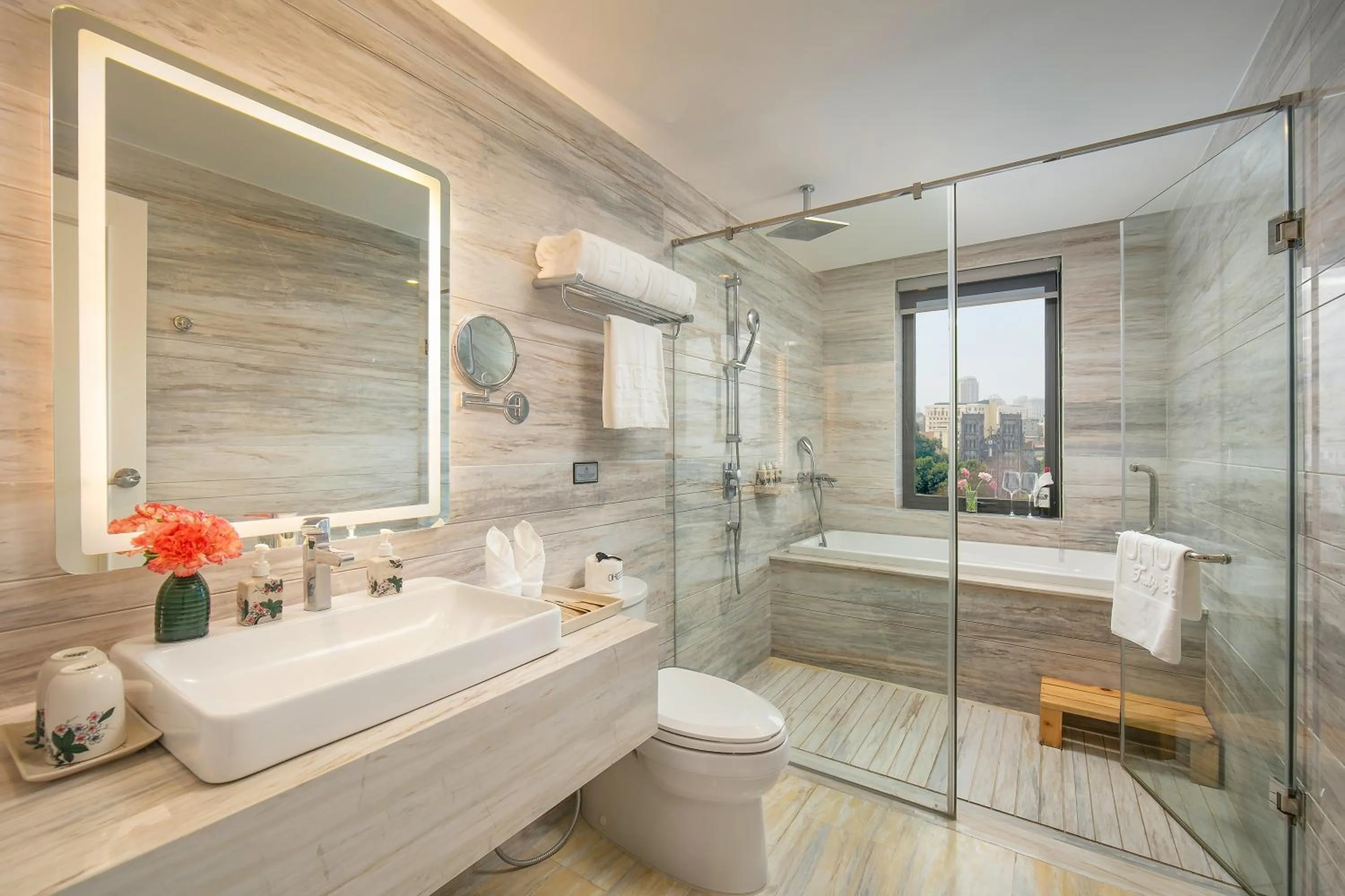 Toilet in The Oriental Jade Hotel