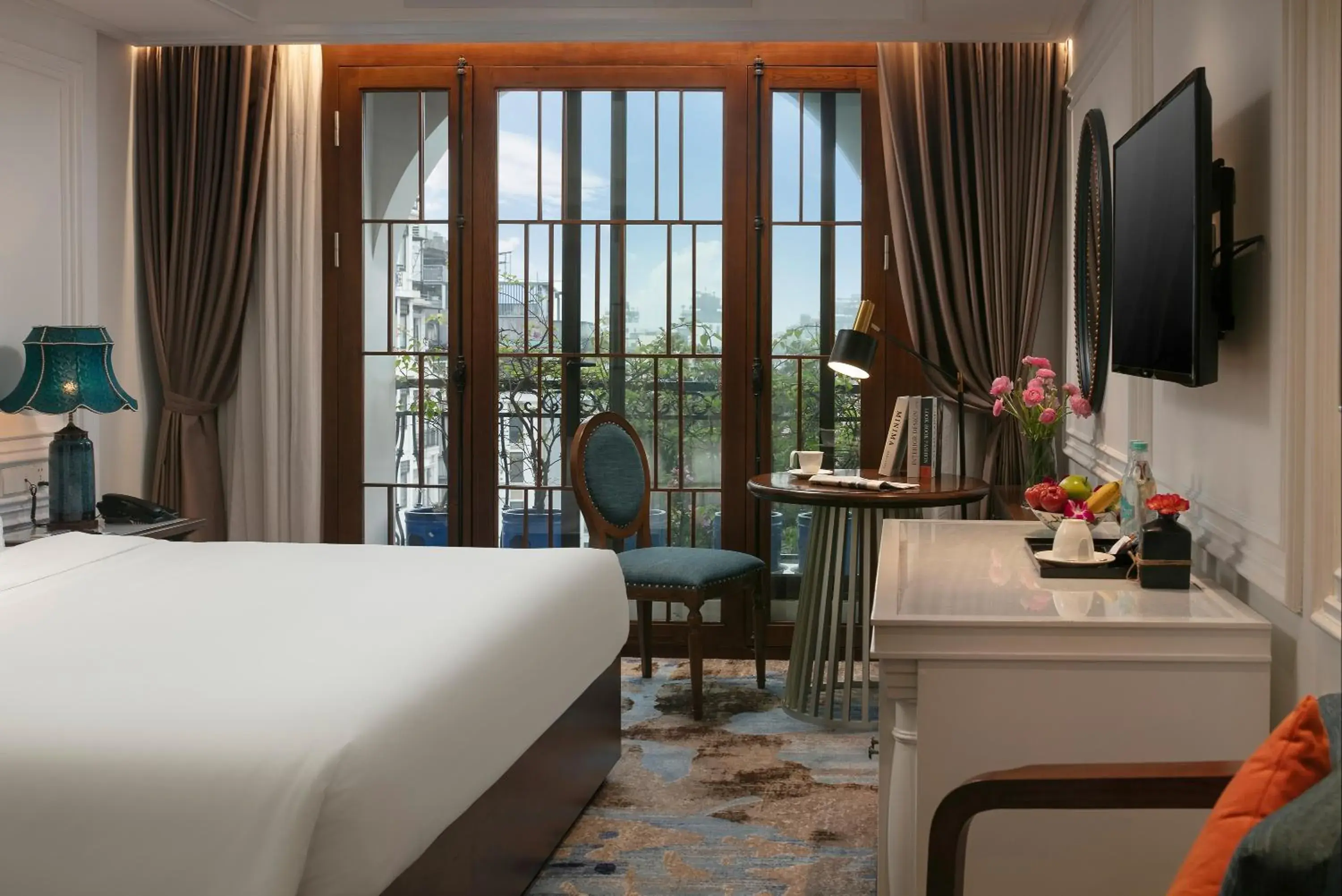 Emerald Connecting in The Oriental Jade Hotel Emerald Connecting in The Oriental Jade Hotel