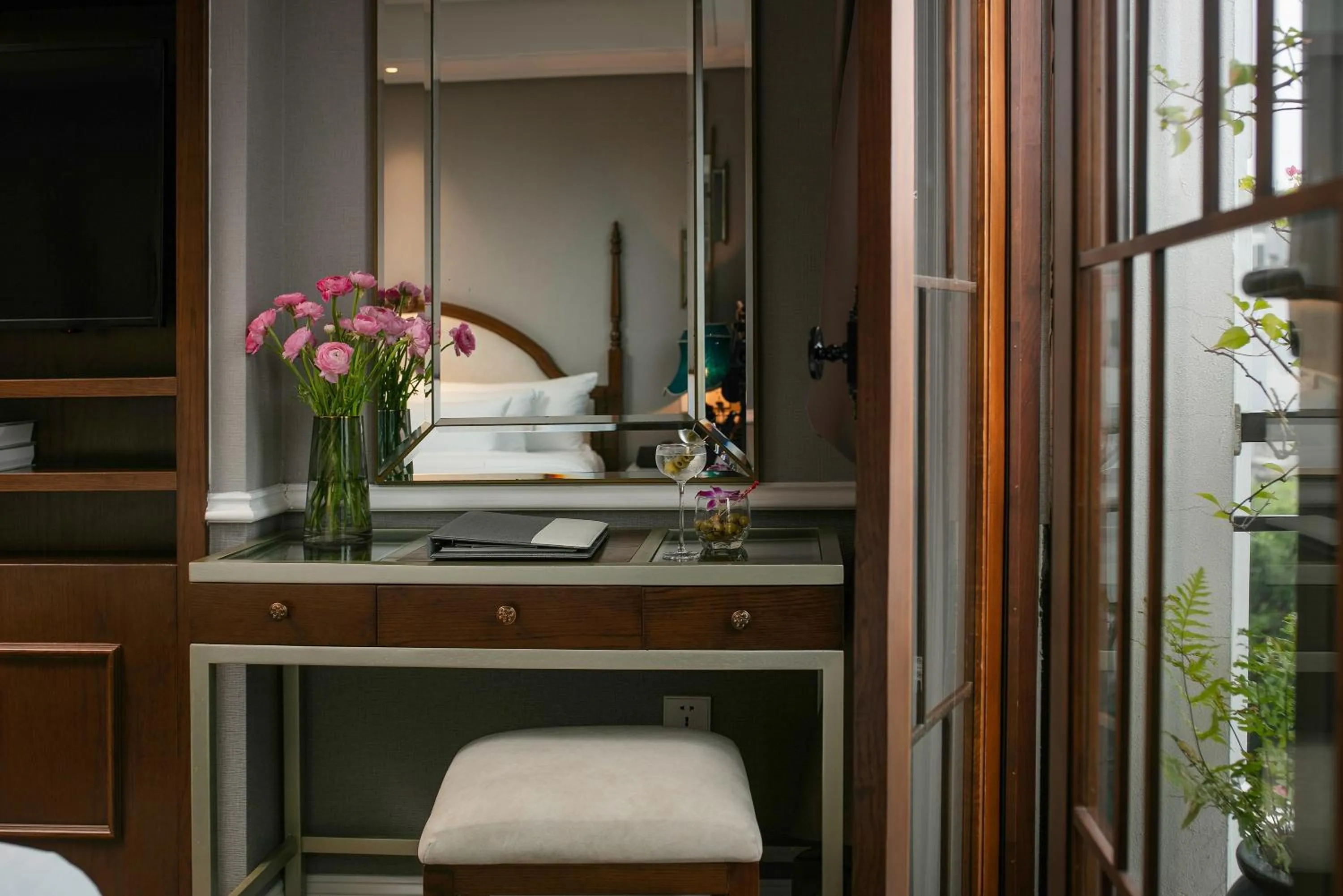 Seating area in The Oriental Jade Hotel