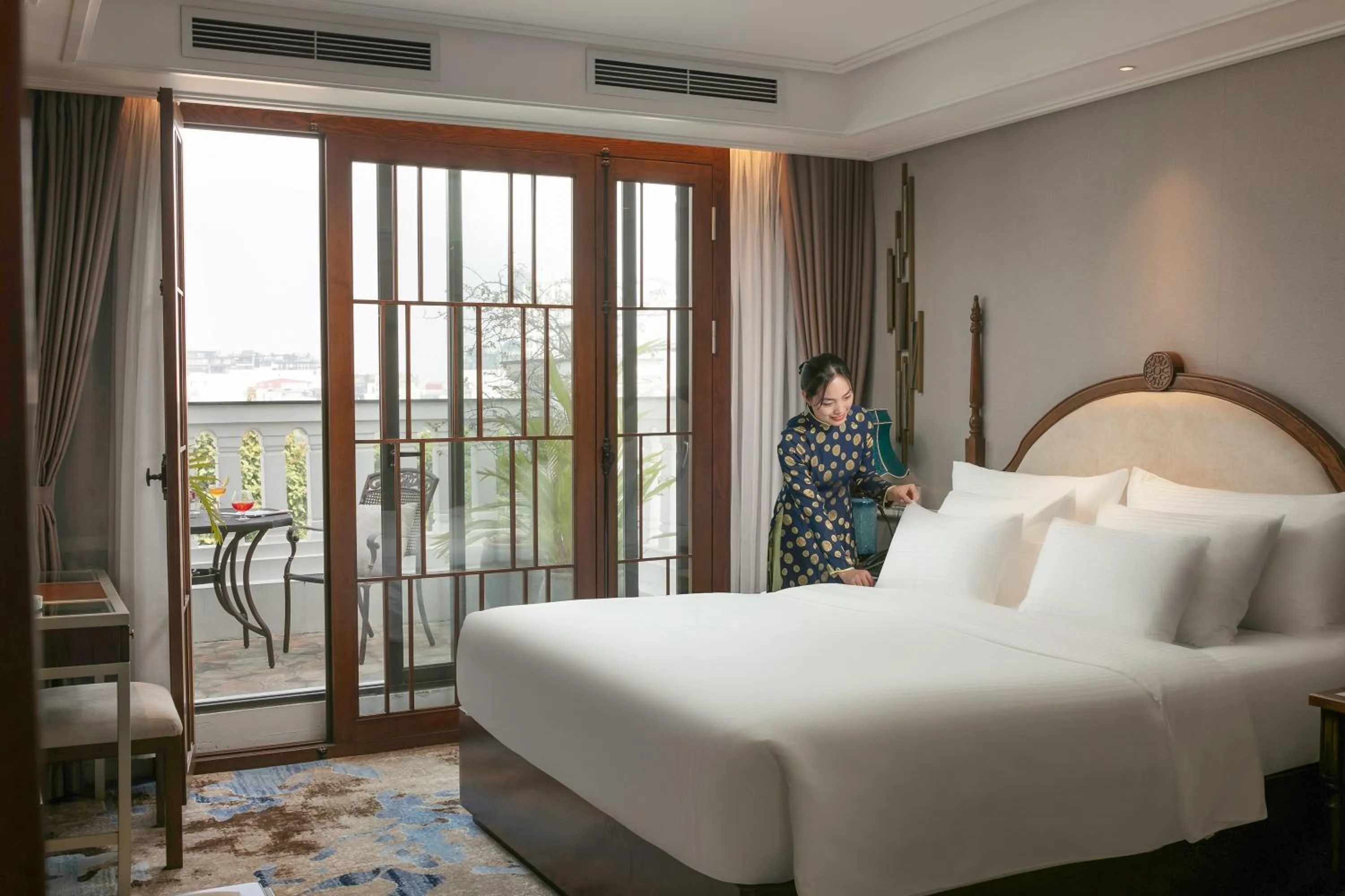 Bed in The Oriental Jade Hotel