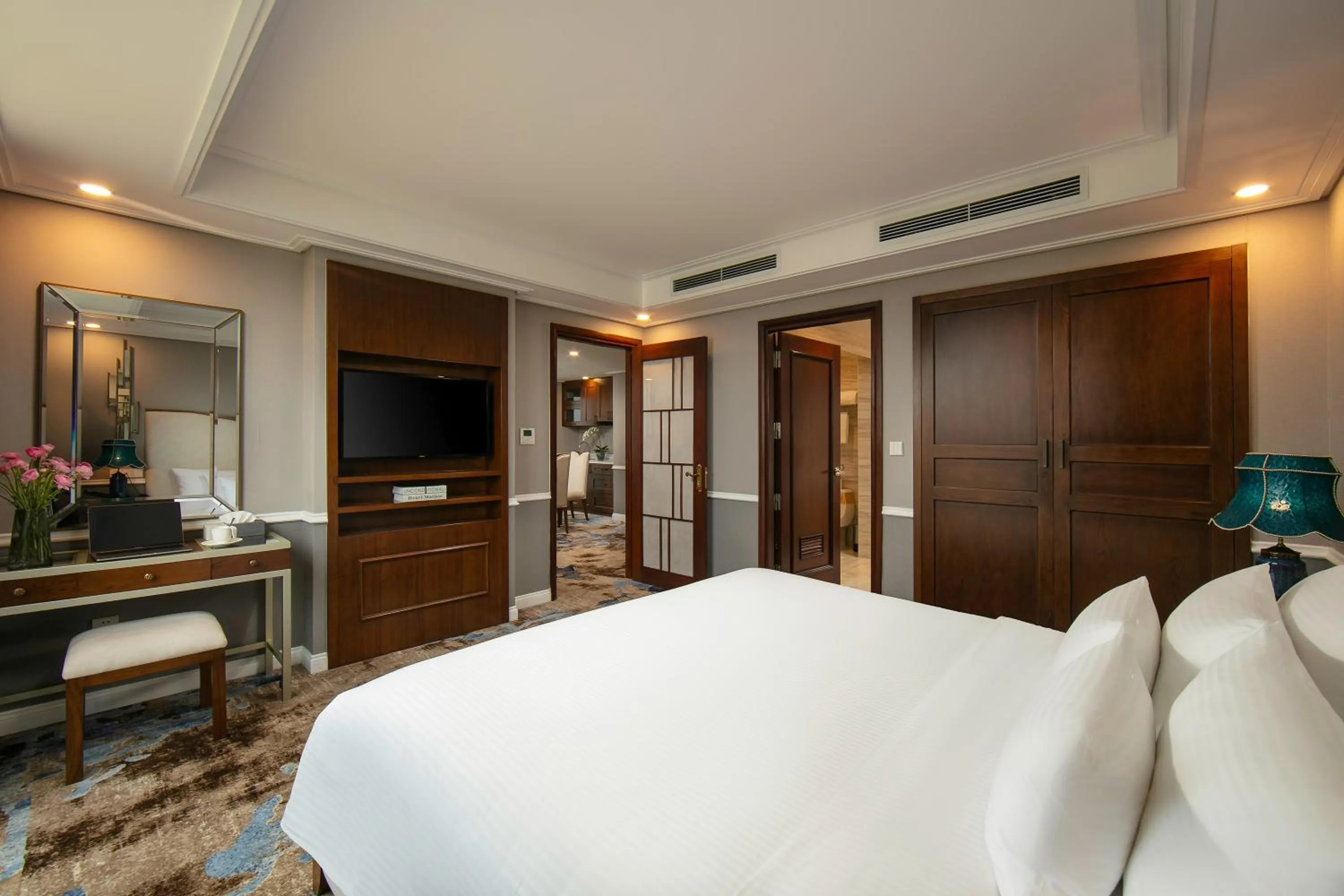 Bed in The Oriental Jade Hotel