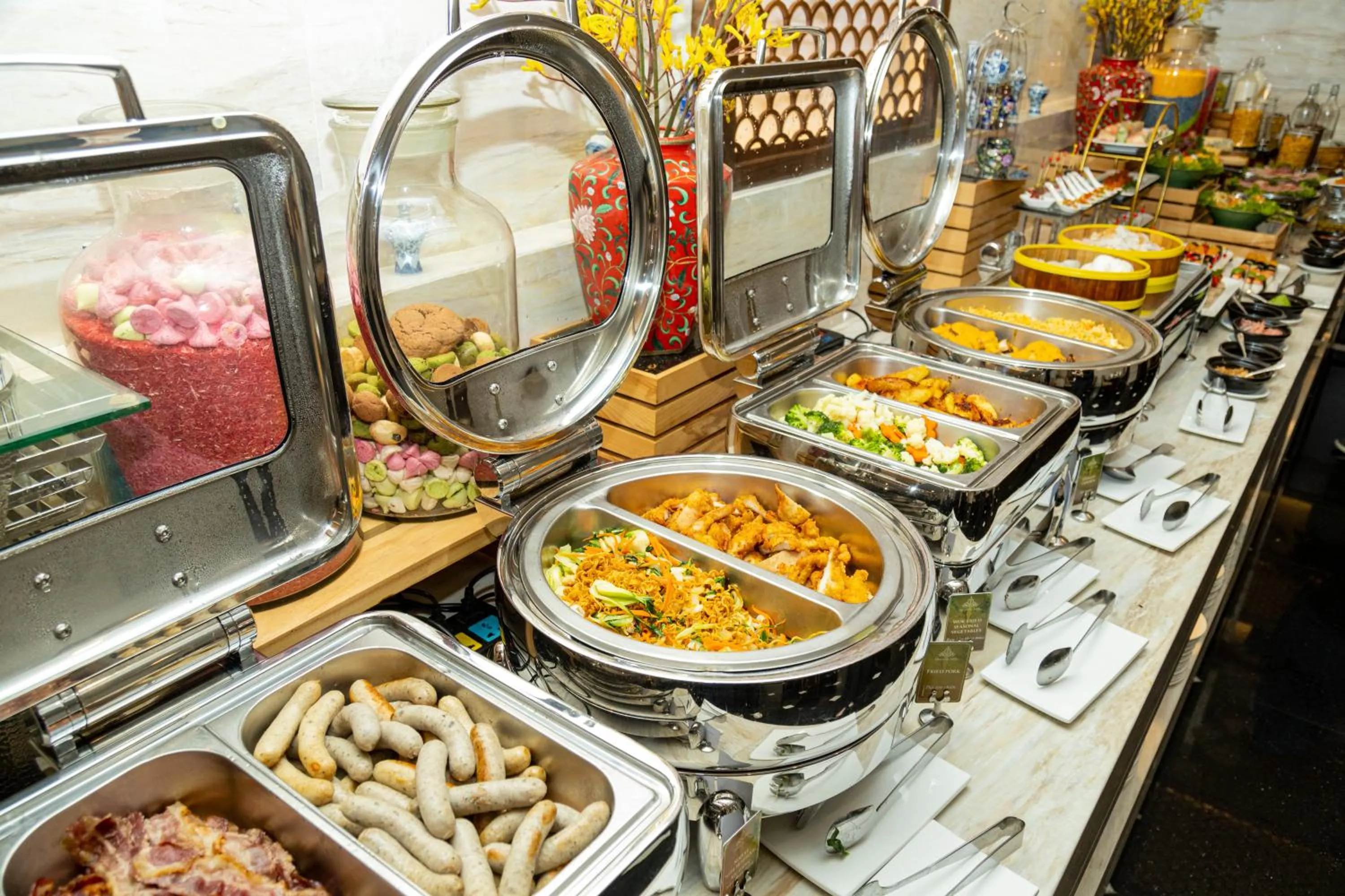 Restaurant/places to eat in The Oriental Jade Hotel