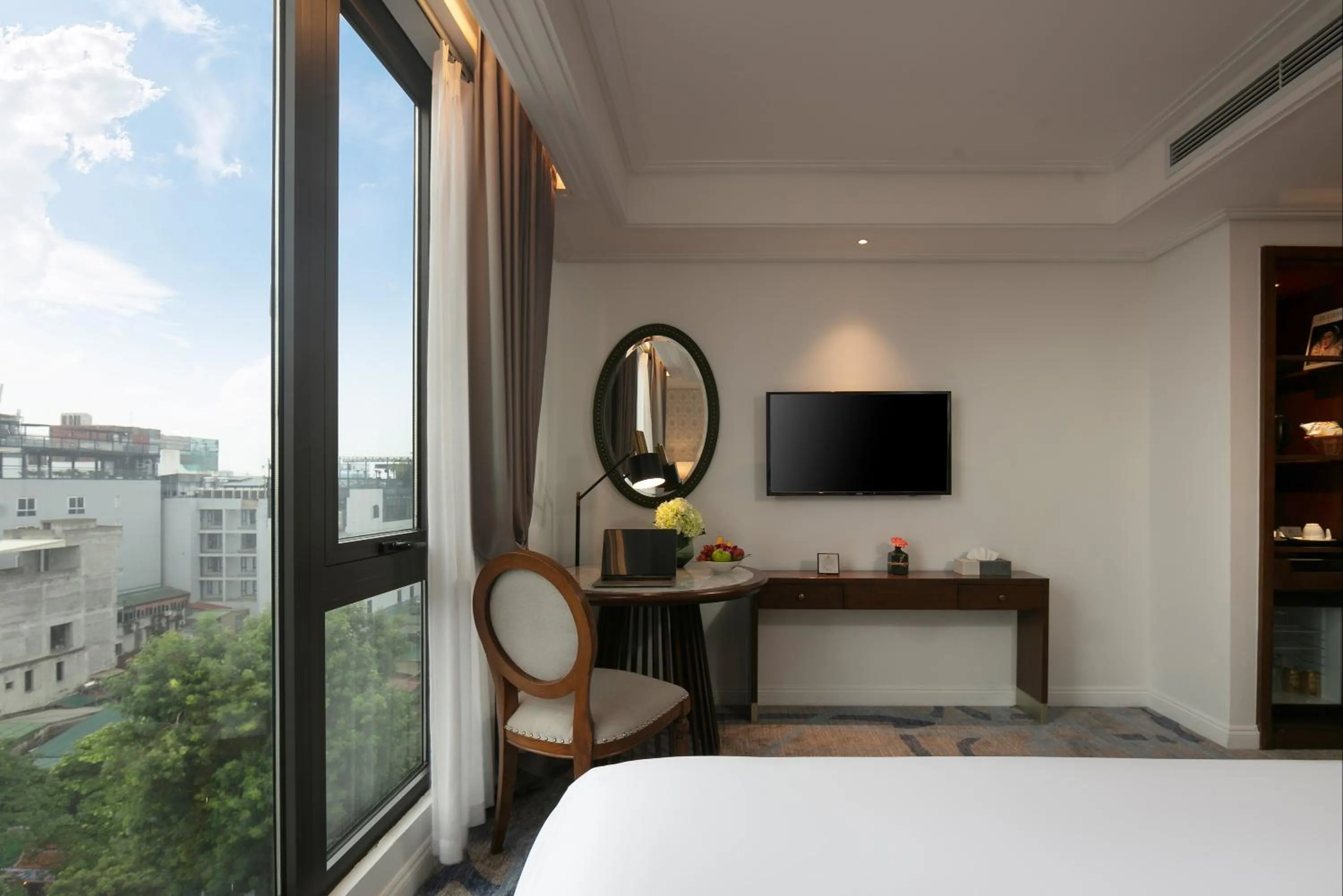 Bed in The Oriental Jade Hotel