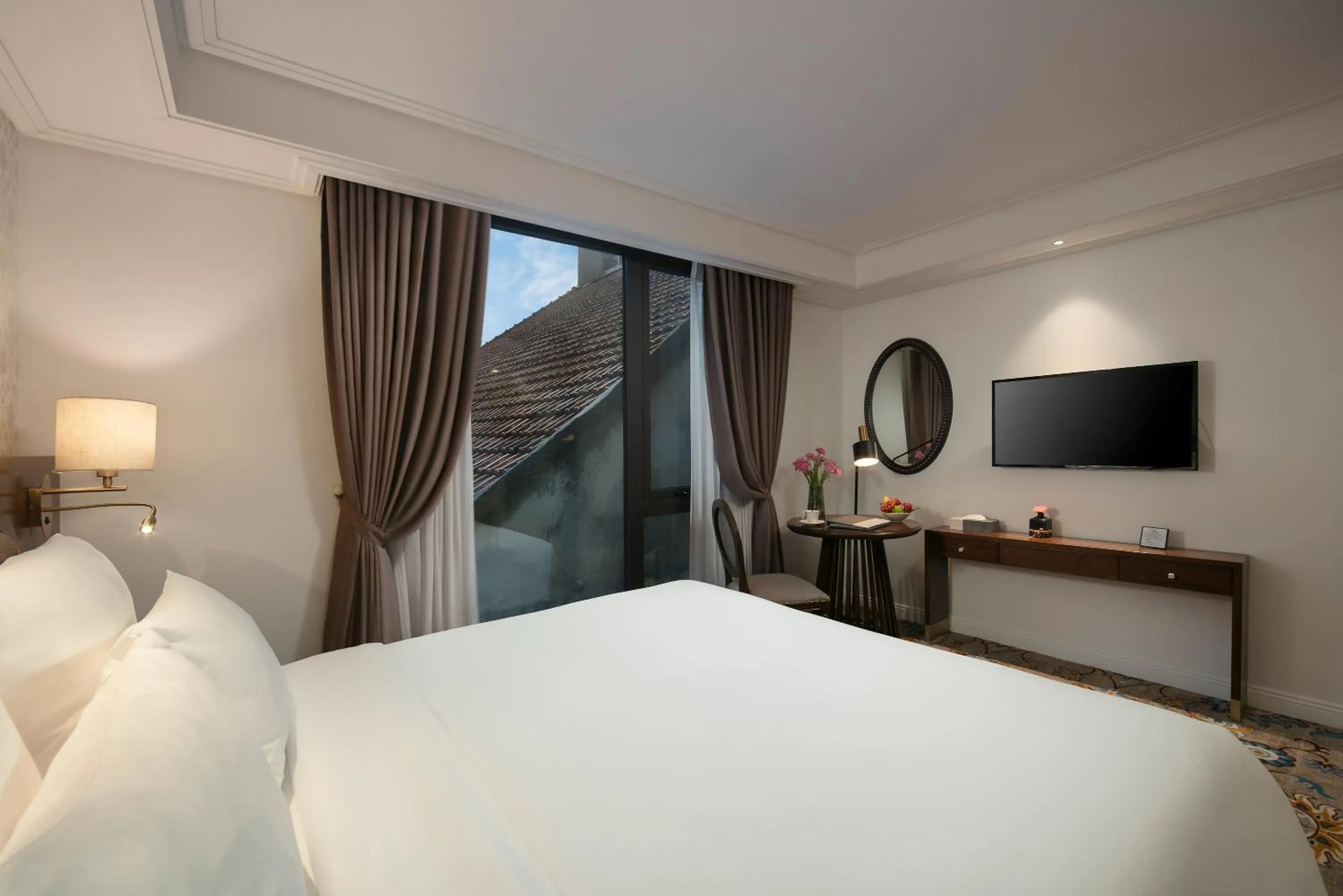 Bed in The Oriental Jade Hotel