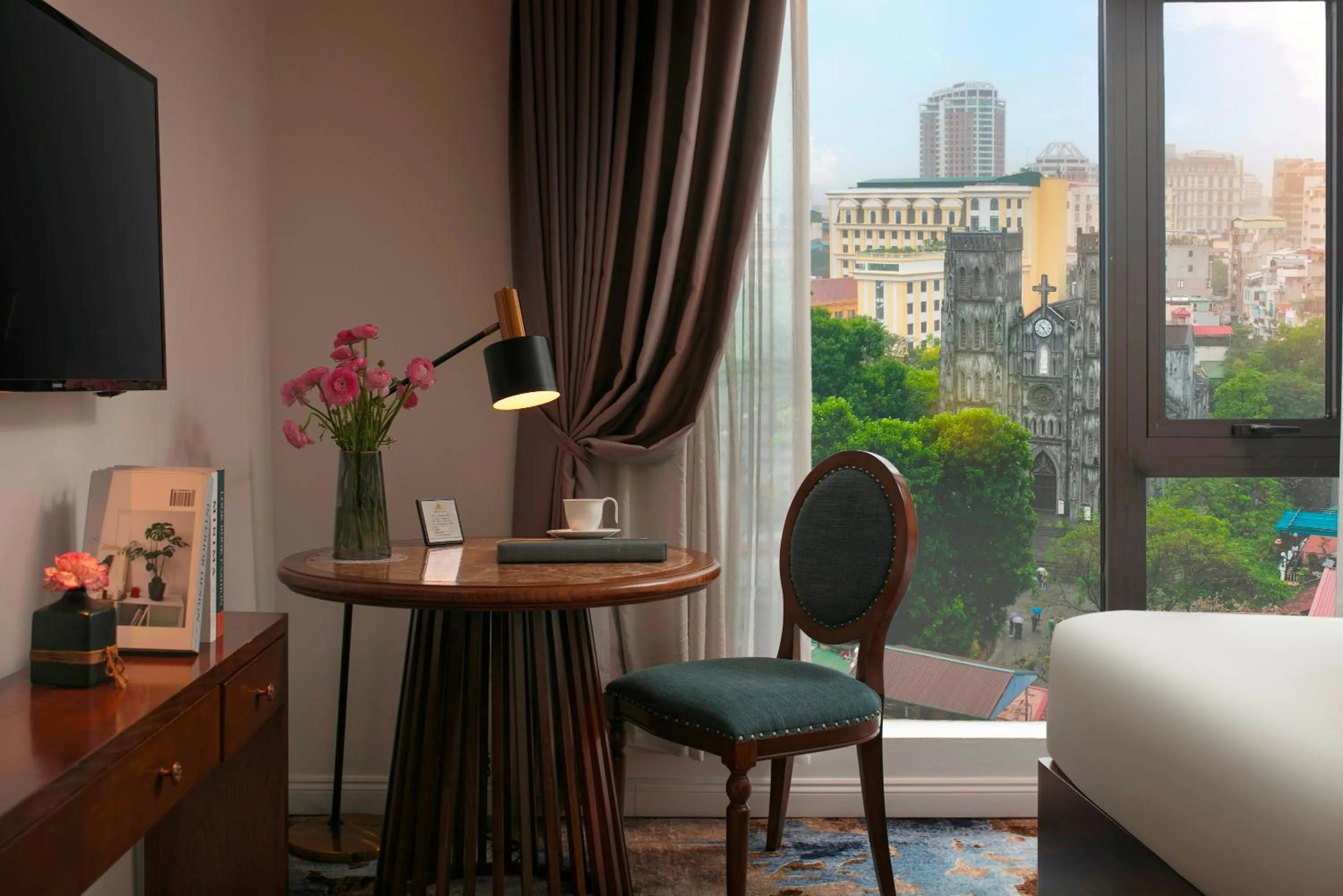 TV and multimedia in The Oriental Jade Hotel