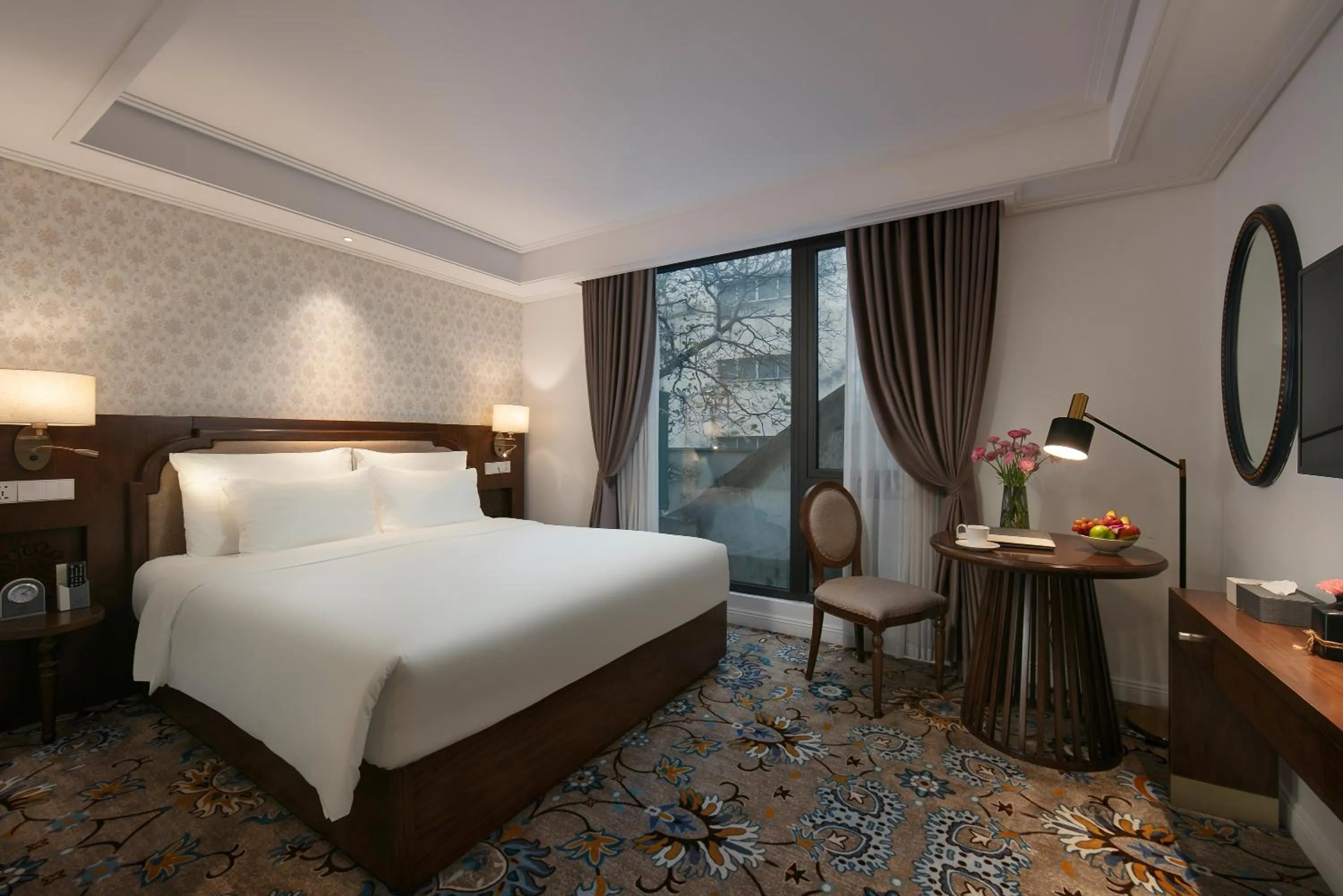 Photo of the whole room, Bed in The Oriental Jade Hotel