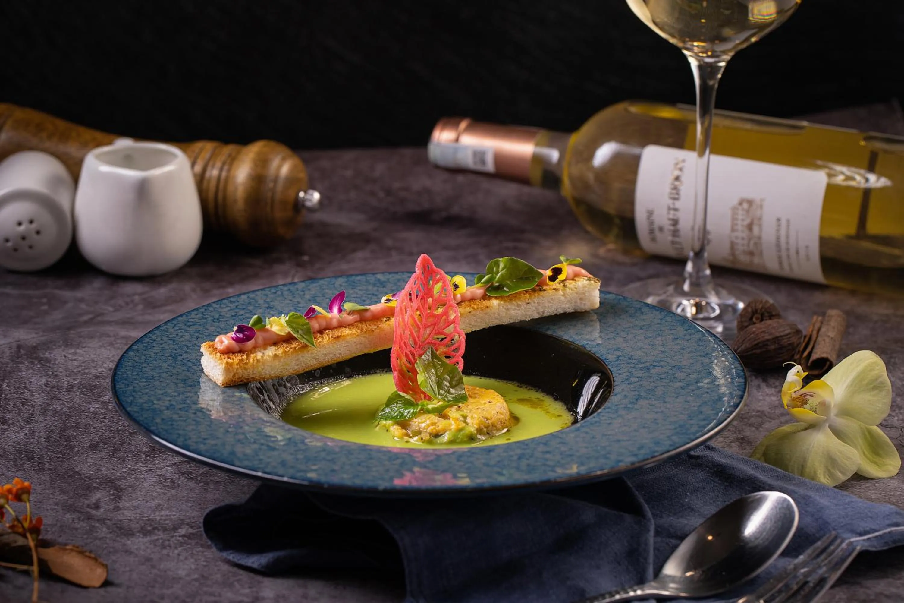 Restaurant/places to eat in The Oriental Jade Hotel