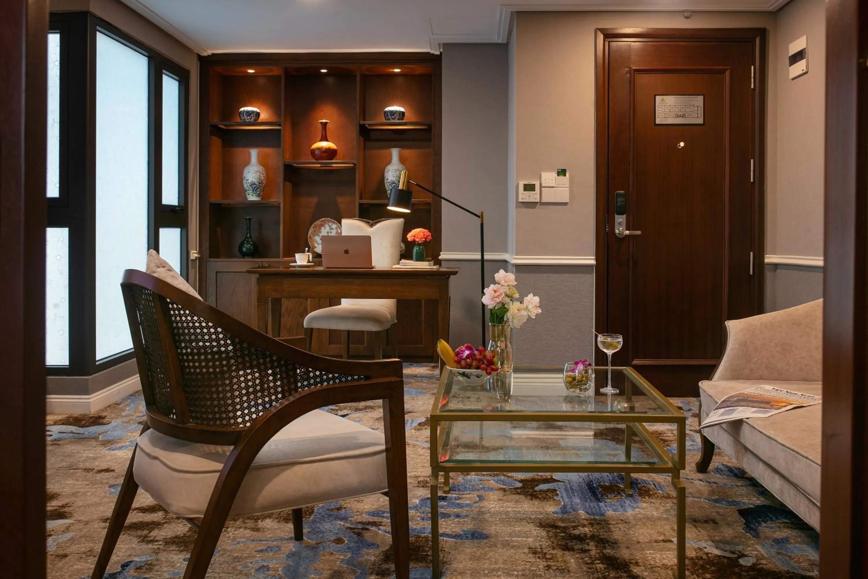 Coffee/tea facilities in The Oriental Jade Hotel