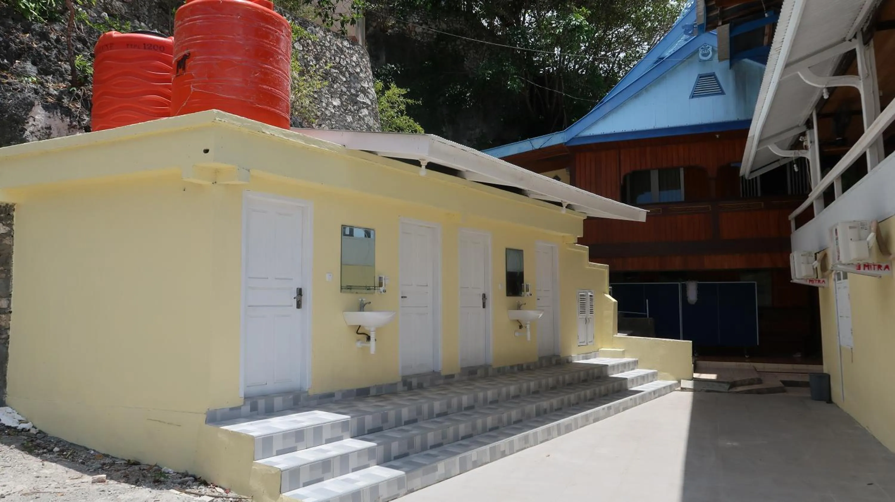 Property building in Phinisi Hostel Bira