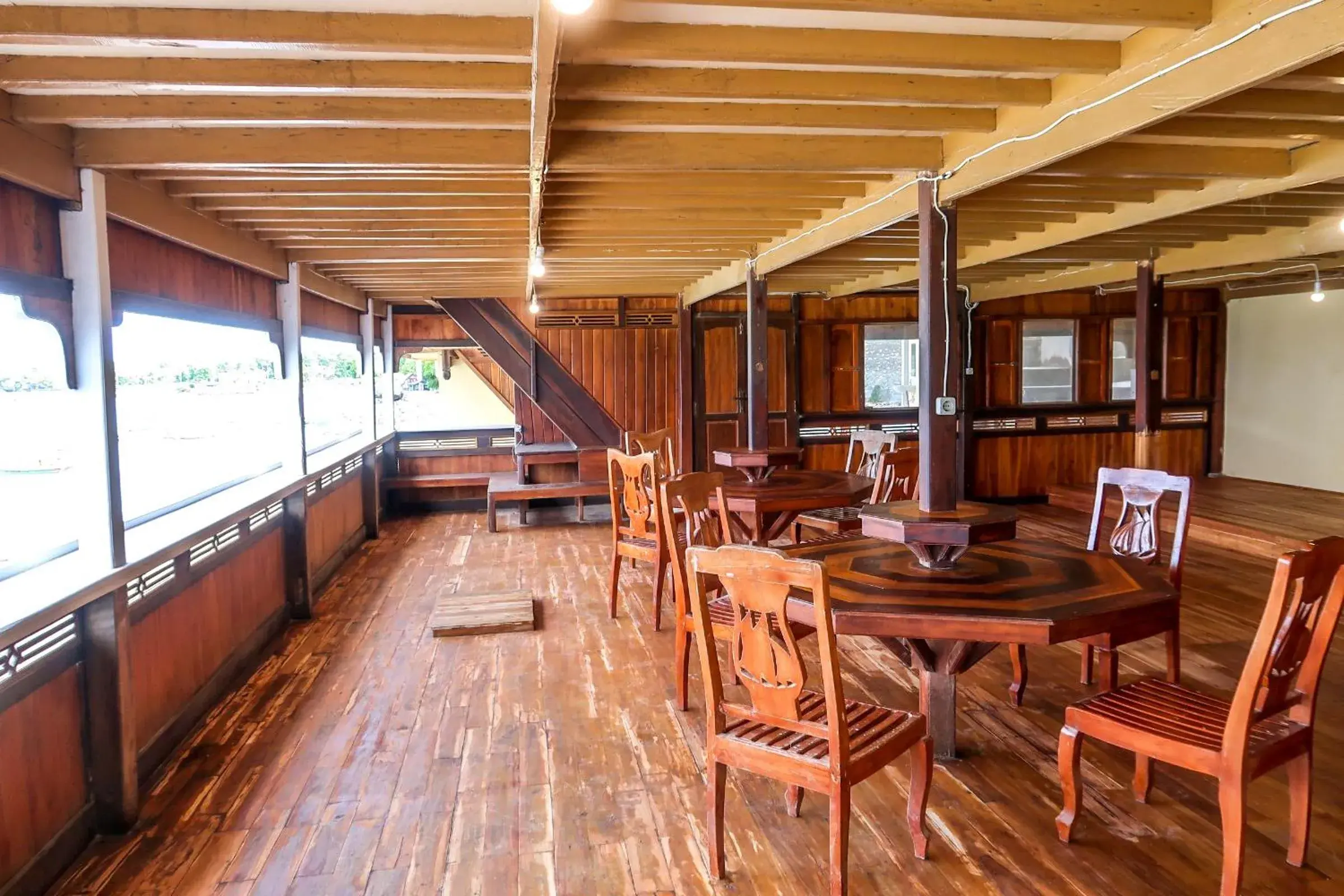 Restaurant/places to eat in Phinisi Hostel Bira Restaurant/places to eat in Phinisi Hostel Bira