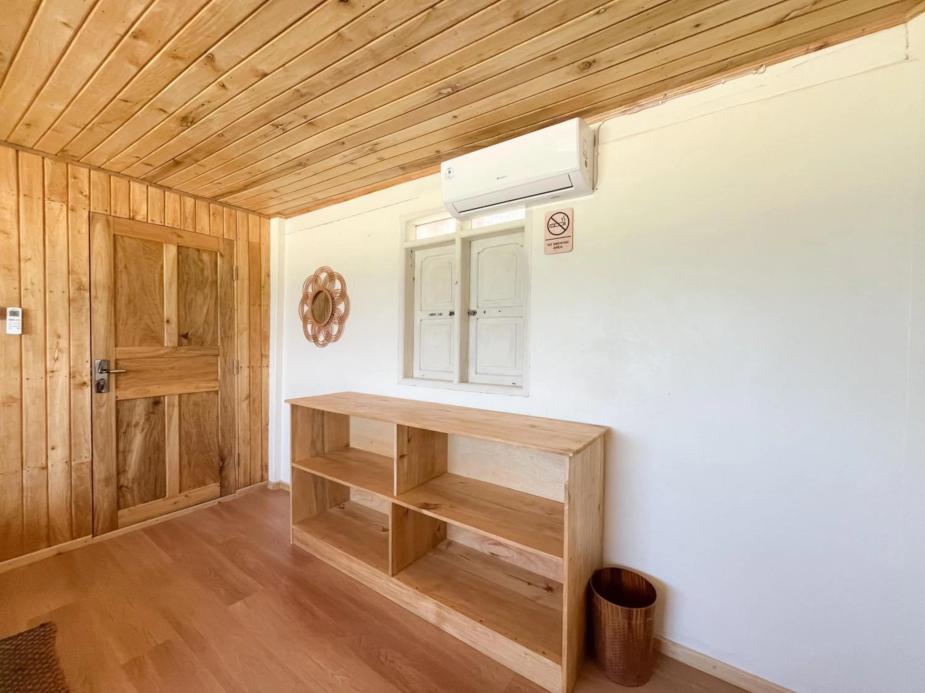 wardrobe in Phinisi Hostel Bira