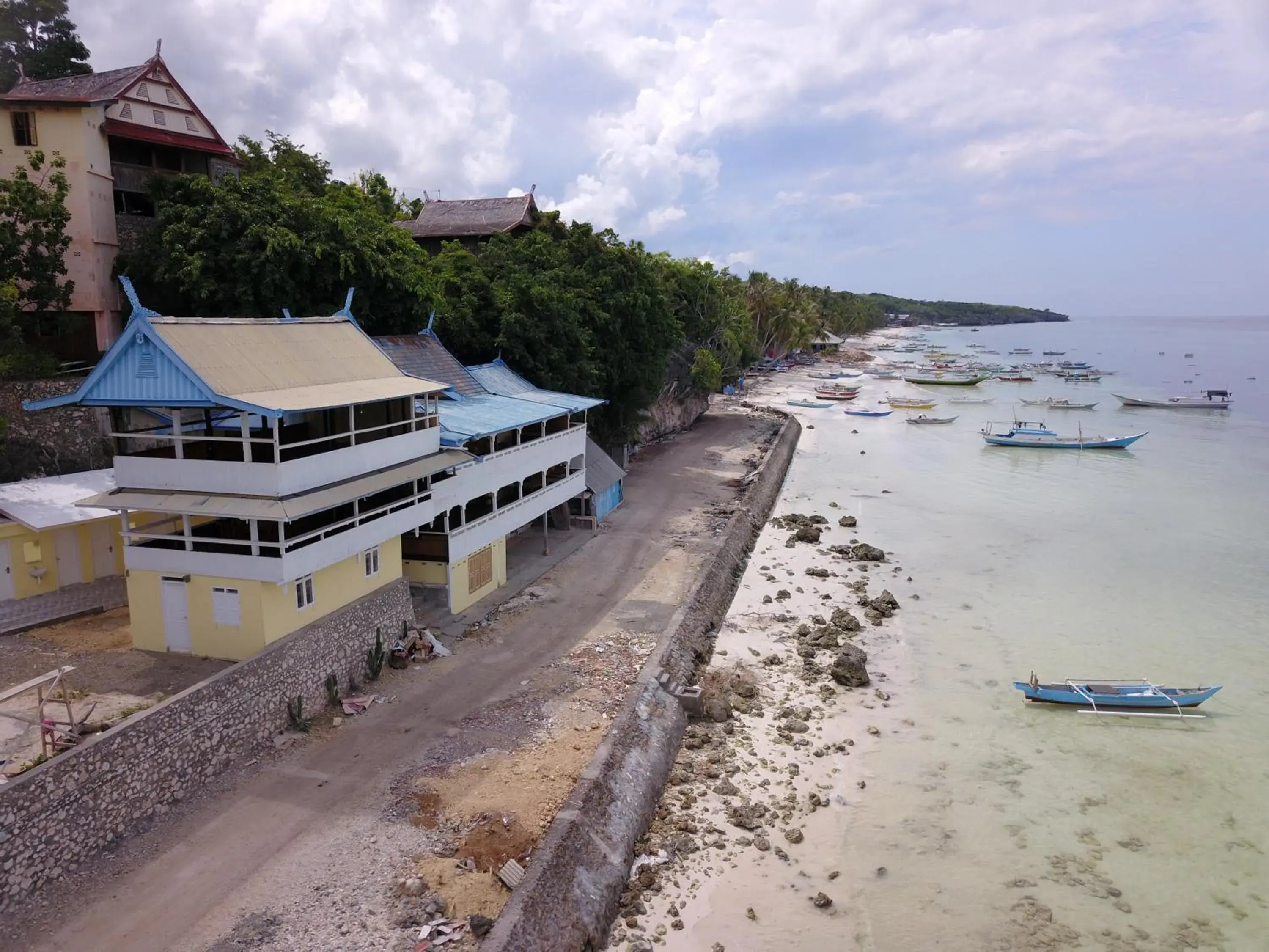 Facade/entrance in Phinisi Hostel Bira Facade/entrance in Phinisi Hostel Bira