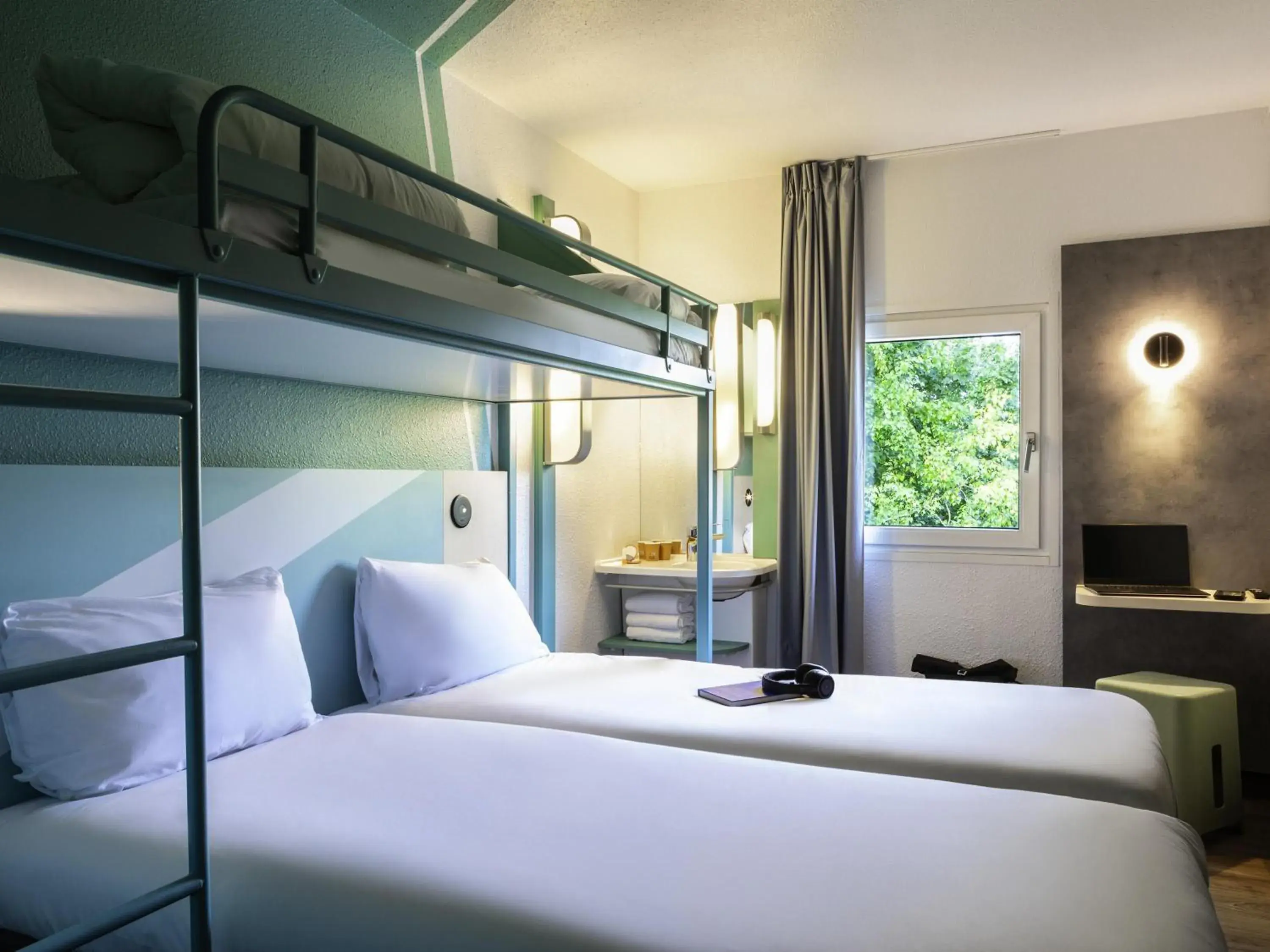 Bedroom, Bed in ibis budget Marne la Vallée Chelles Bedroom, Bed in ibis budget Marne la Vallée Chelles