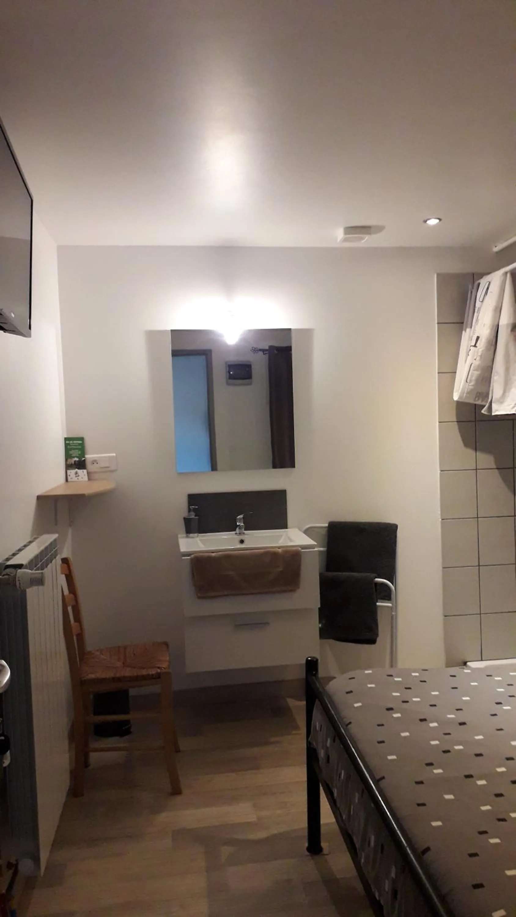 Bed in Les TREMIERES