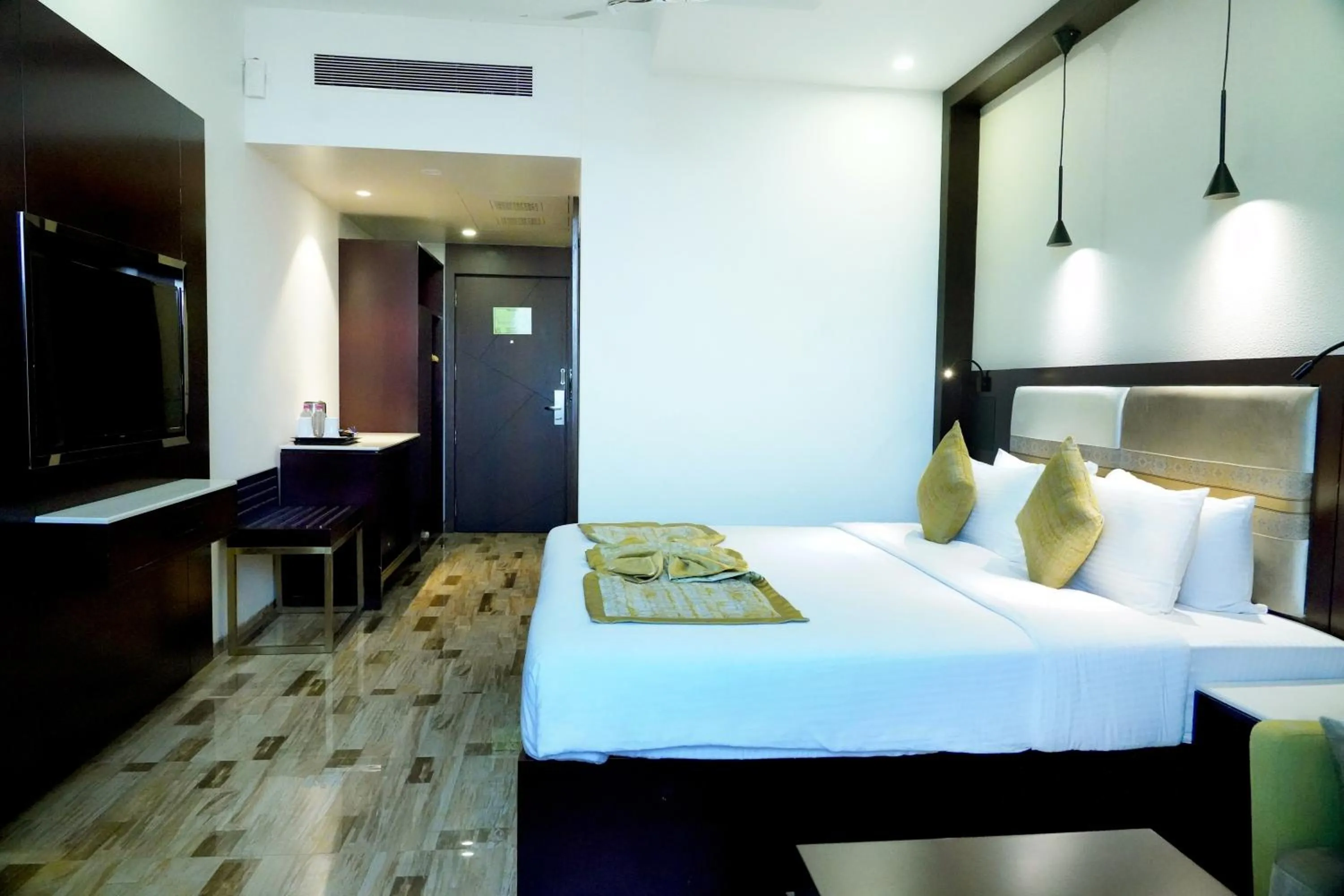 TV and multimedia, Bed in Regenta Inn Ranip Ahmedabad