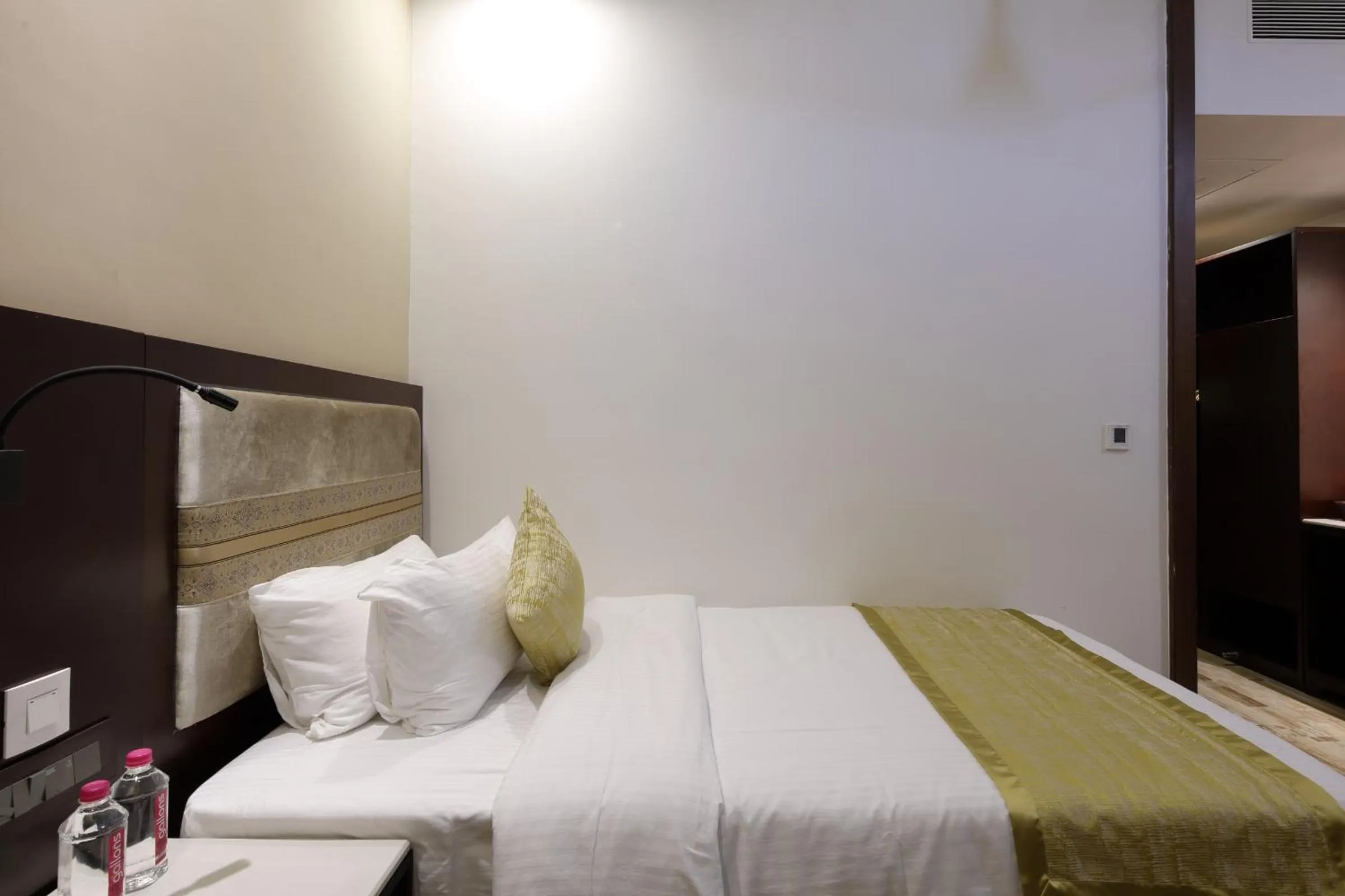Bedroom, Bed in Regenta Inn Ranip Ahmedabad