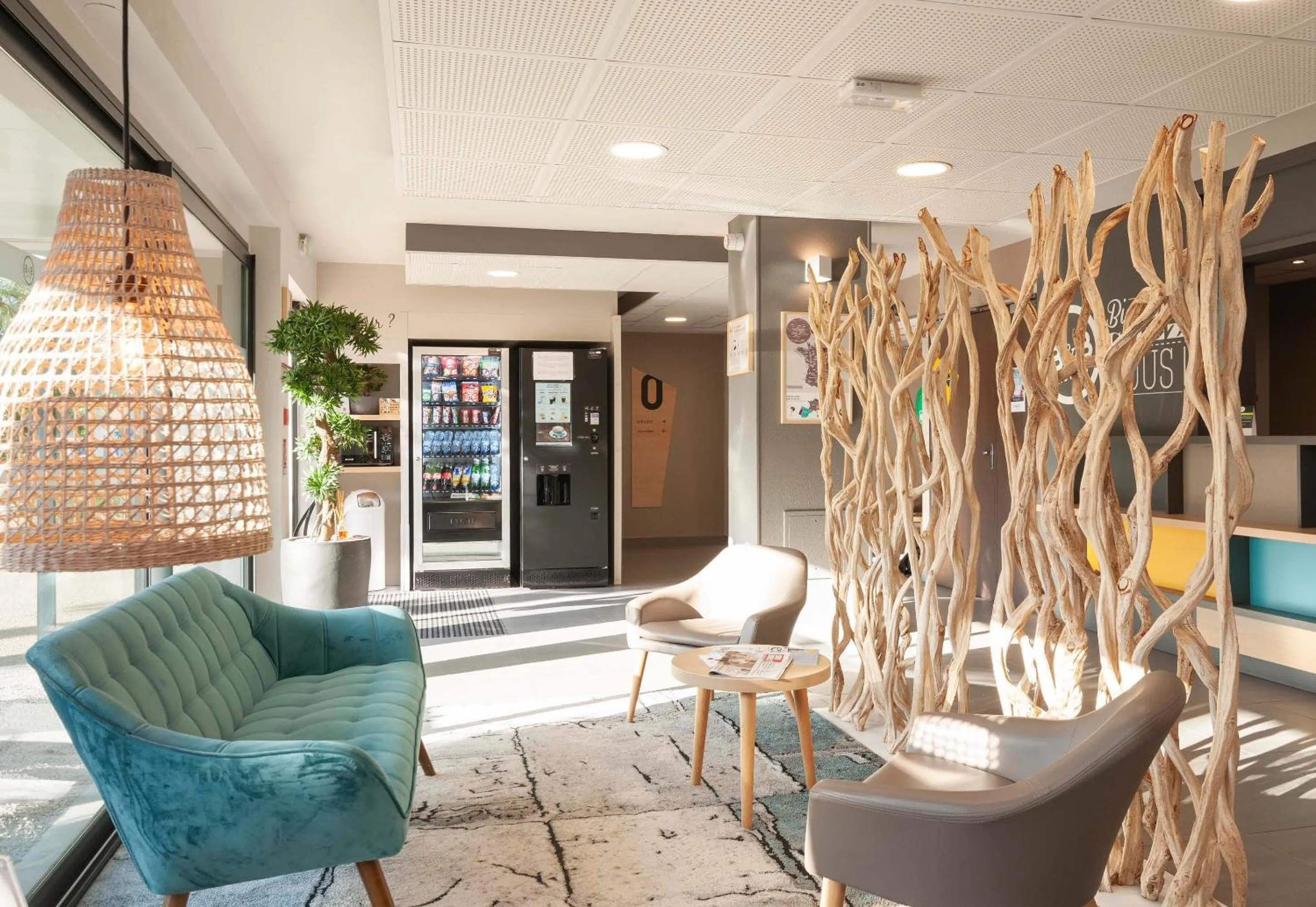 Lobby or reception in B&B HOTEL Pau Zénith