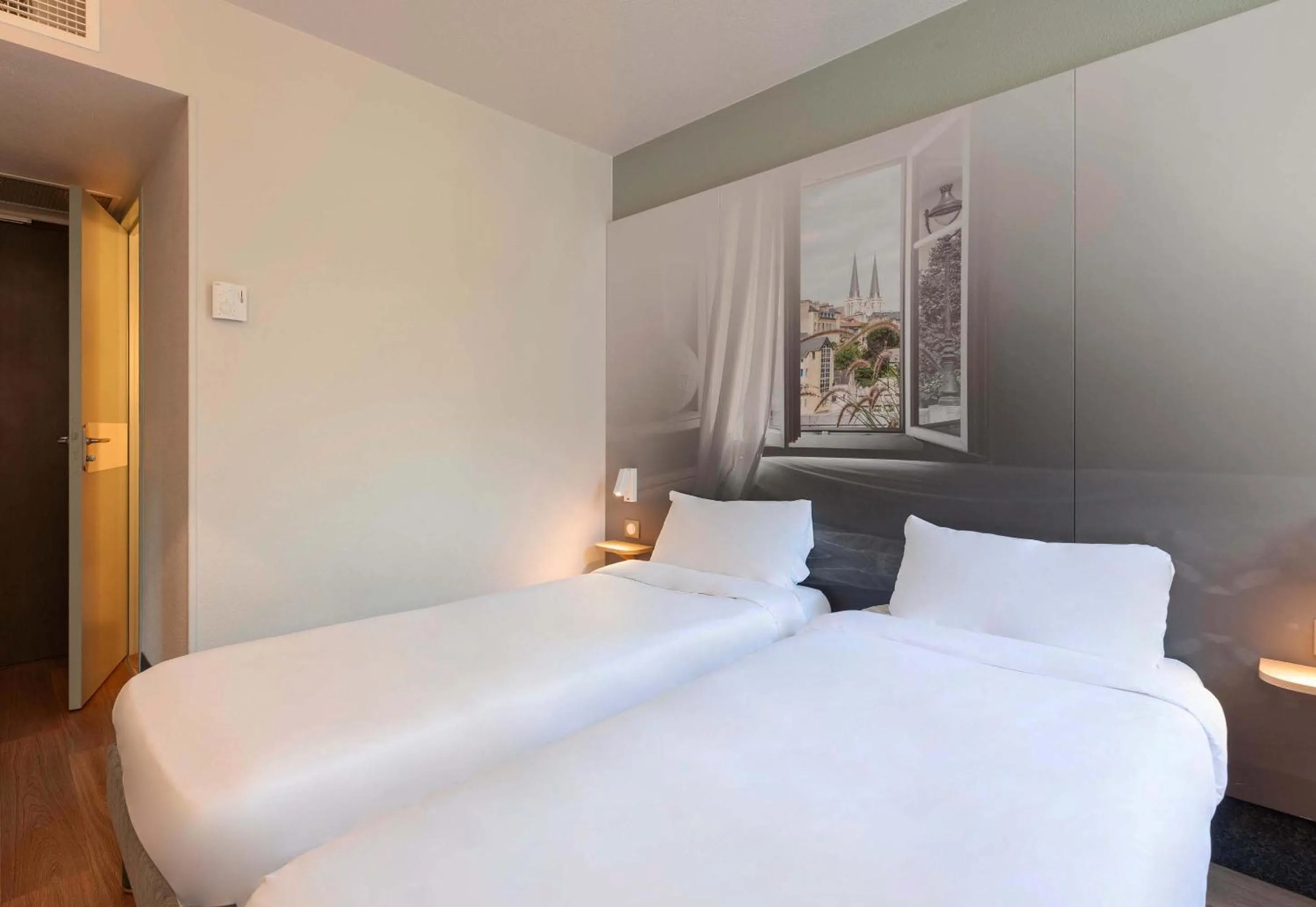 Bedroom, Bed in B&B HOTEL Pau Zénith