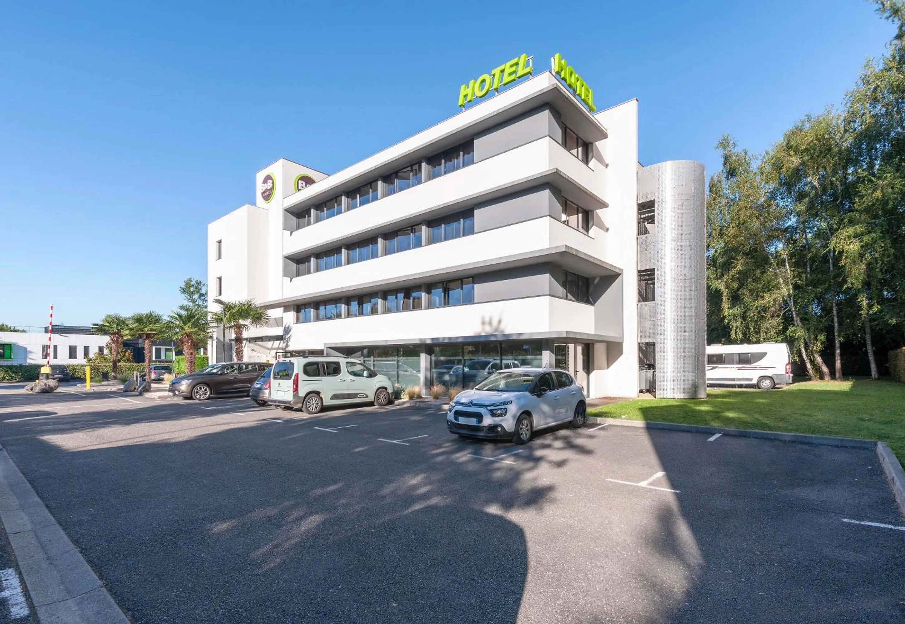 Property building in B&B HOTEL Pau Zénith