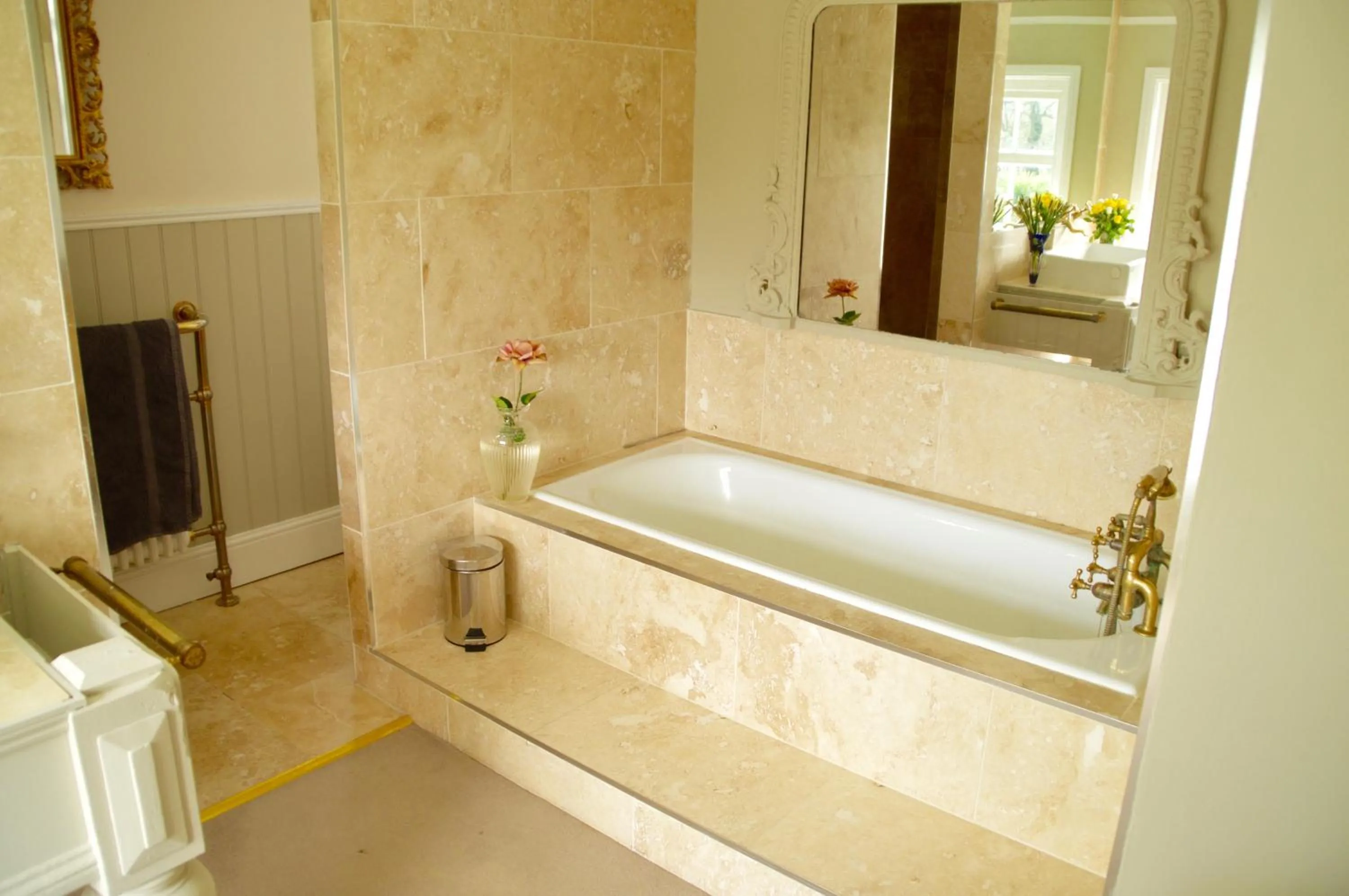 Bath in Cedar House Boutique B&B