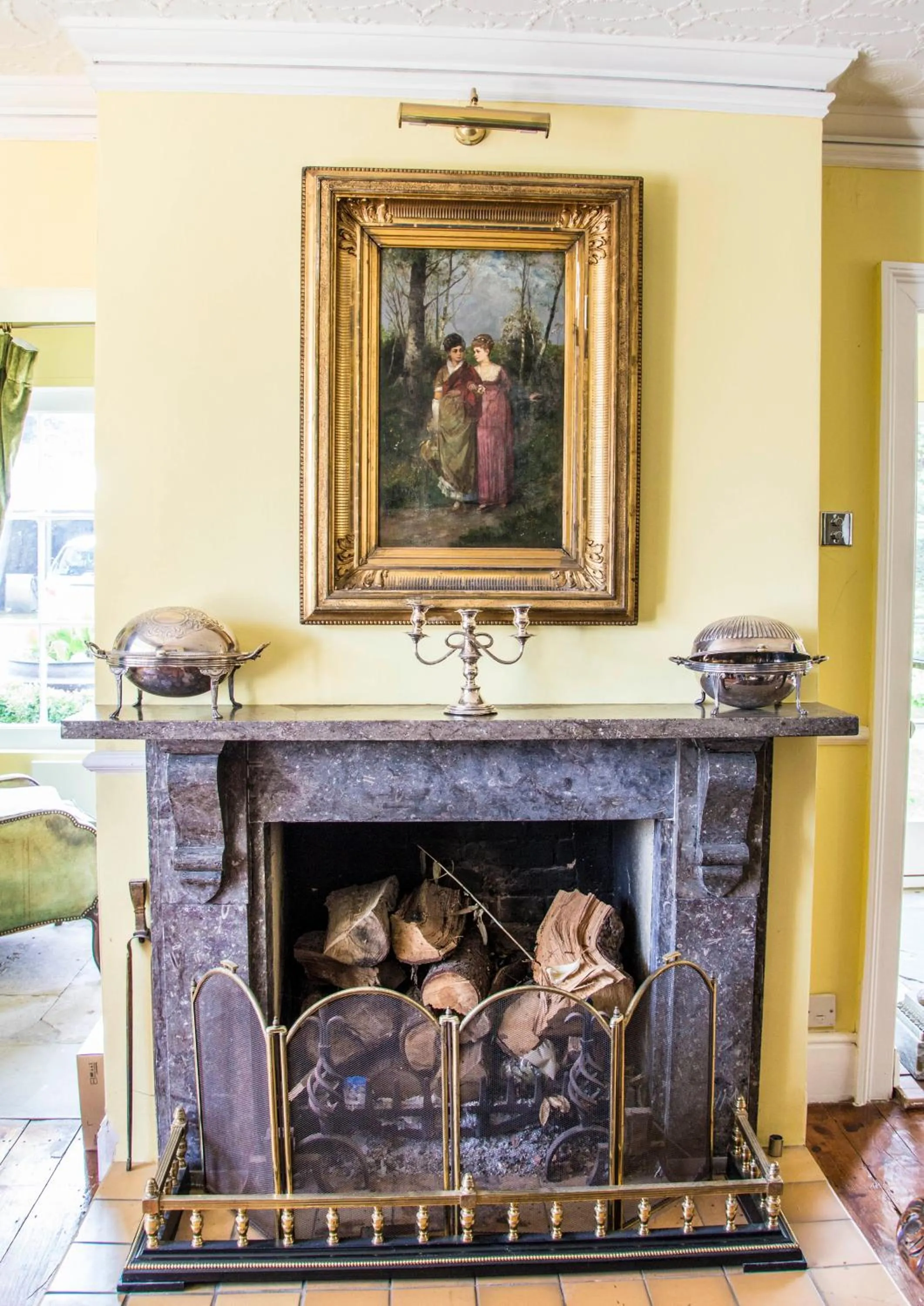 flat iron in Cedar House Boutique B&B