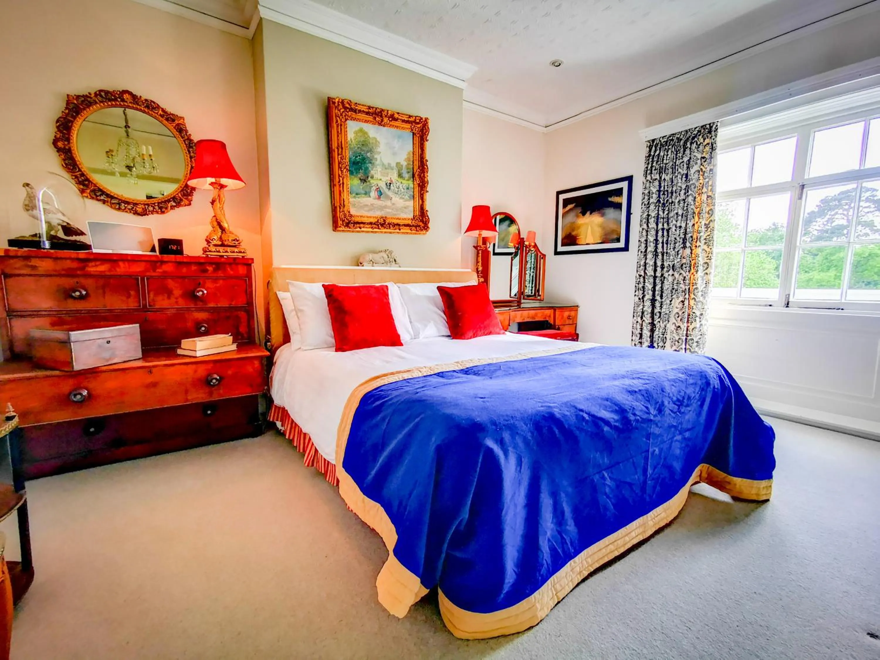 Bed in Cedar House Boutique B&B