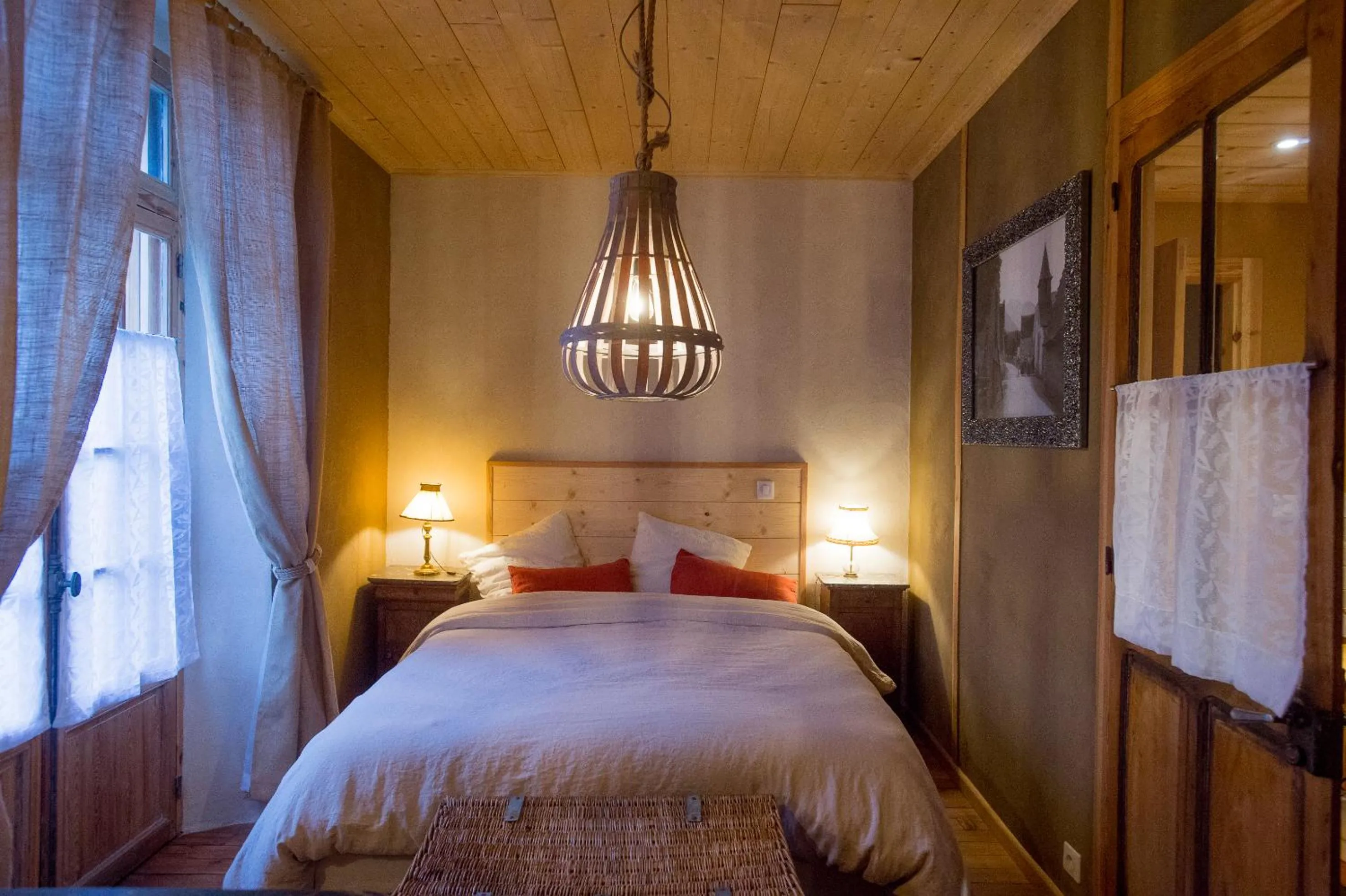 Bedroom, Bed in Le Rêve d'Aghon Chambres et Restaurant