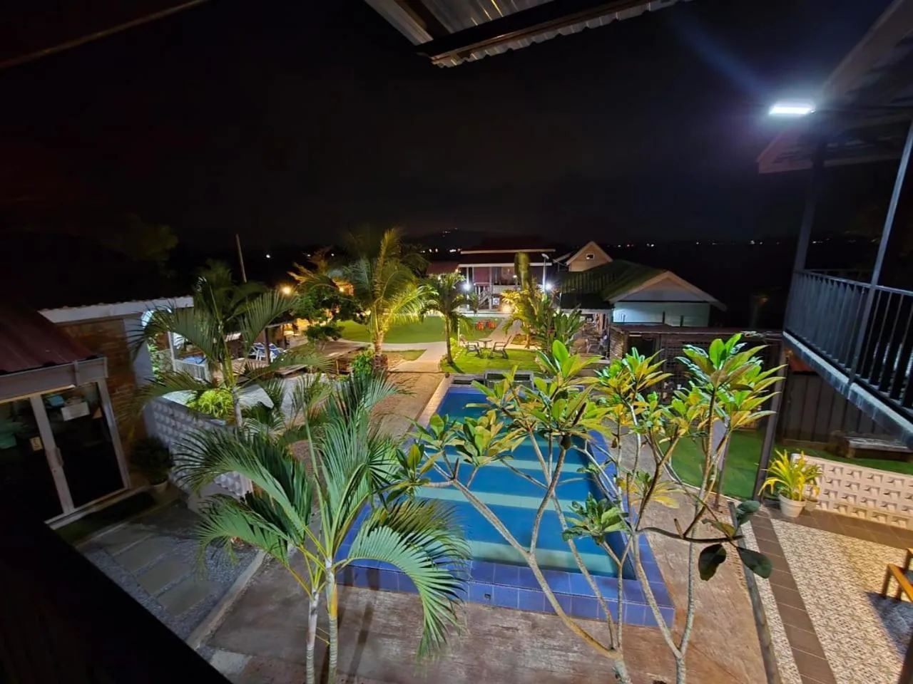 Swimming pool in Dangau Sala D'Kontena