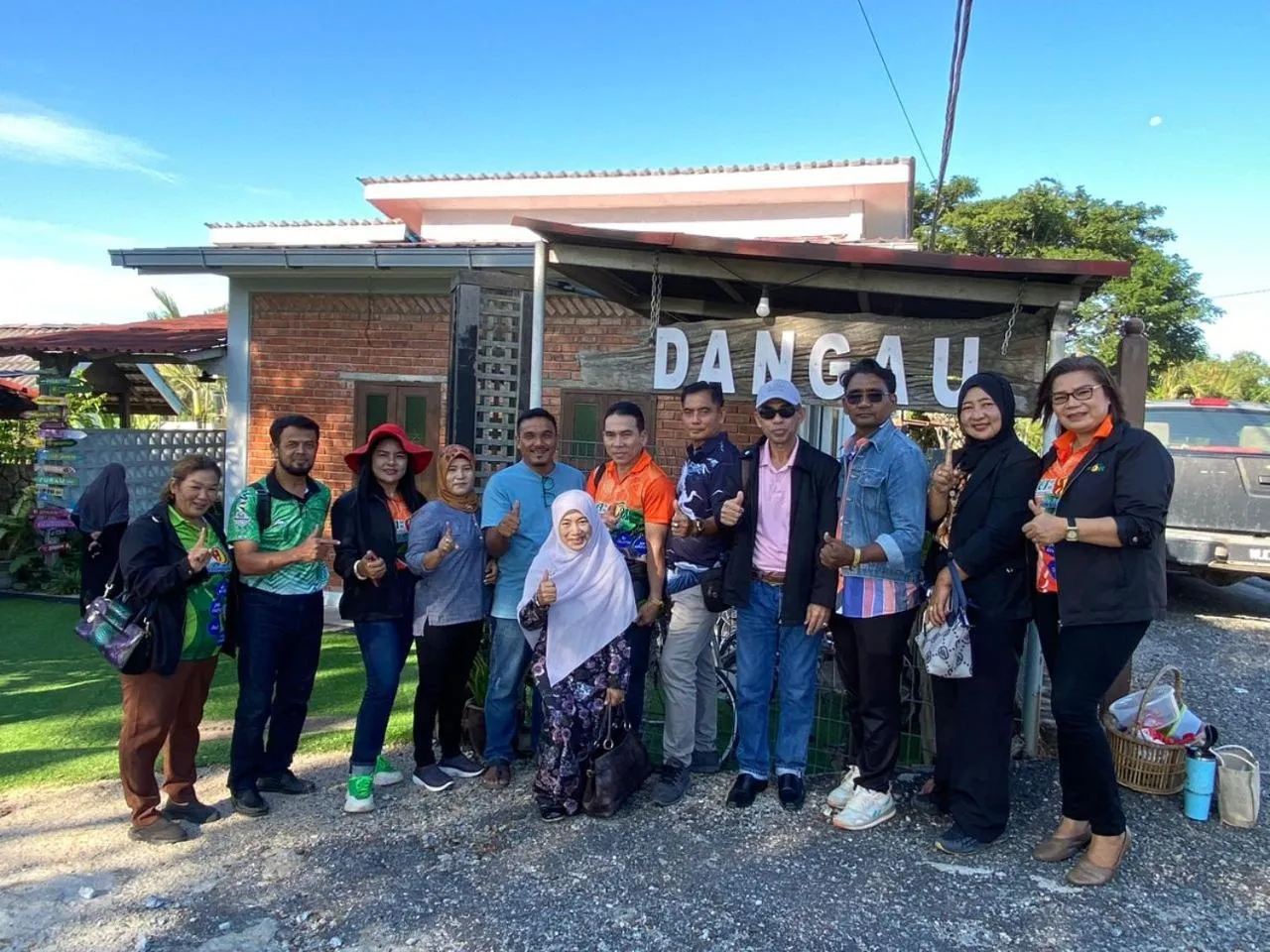 group of guests in Dangau Sala D'Kontena