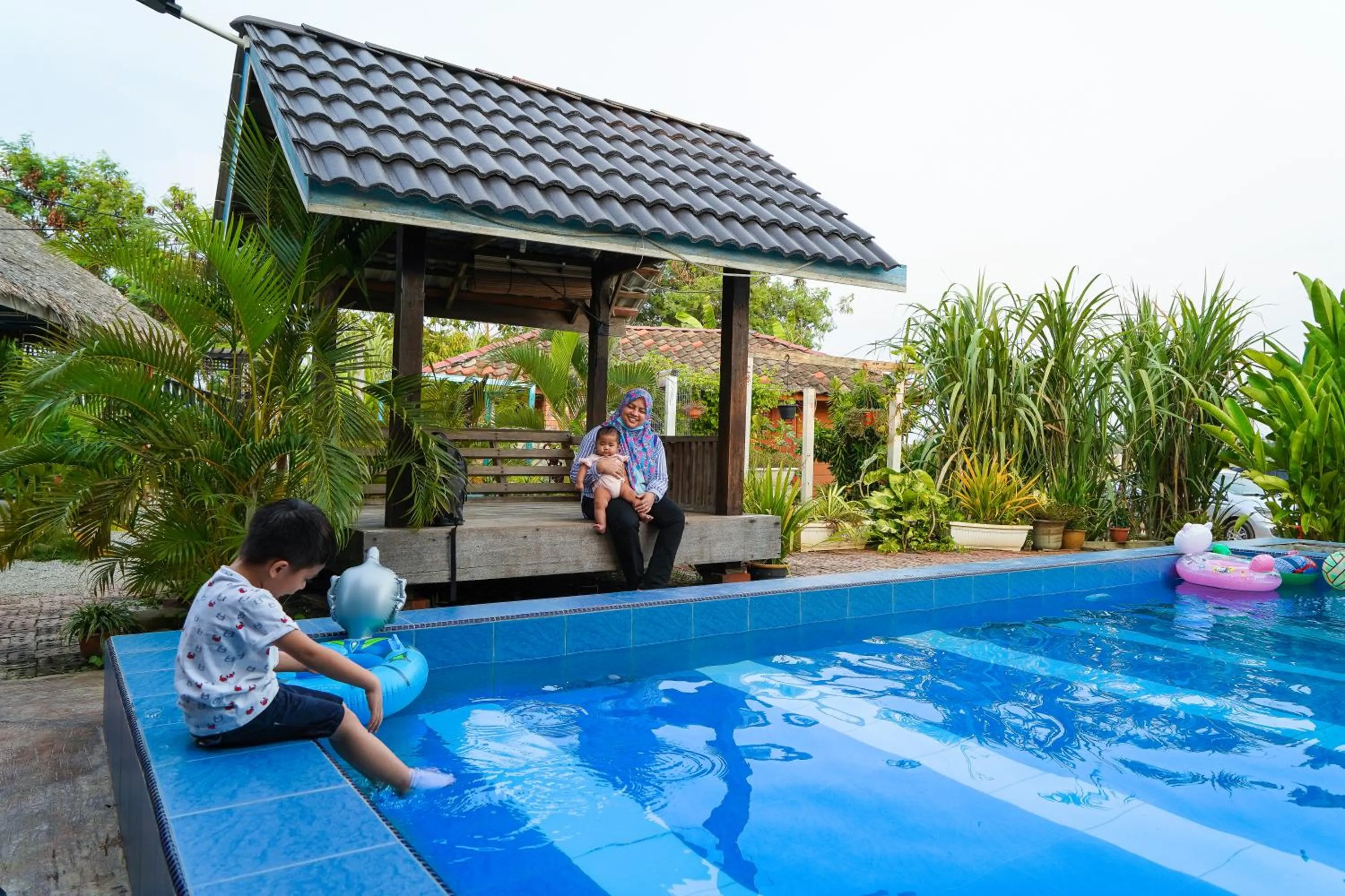 Swimming pool in Dangau Sala D'Kontena