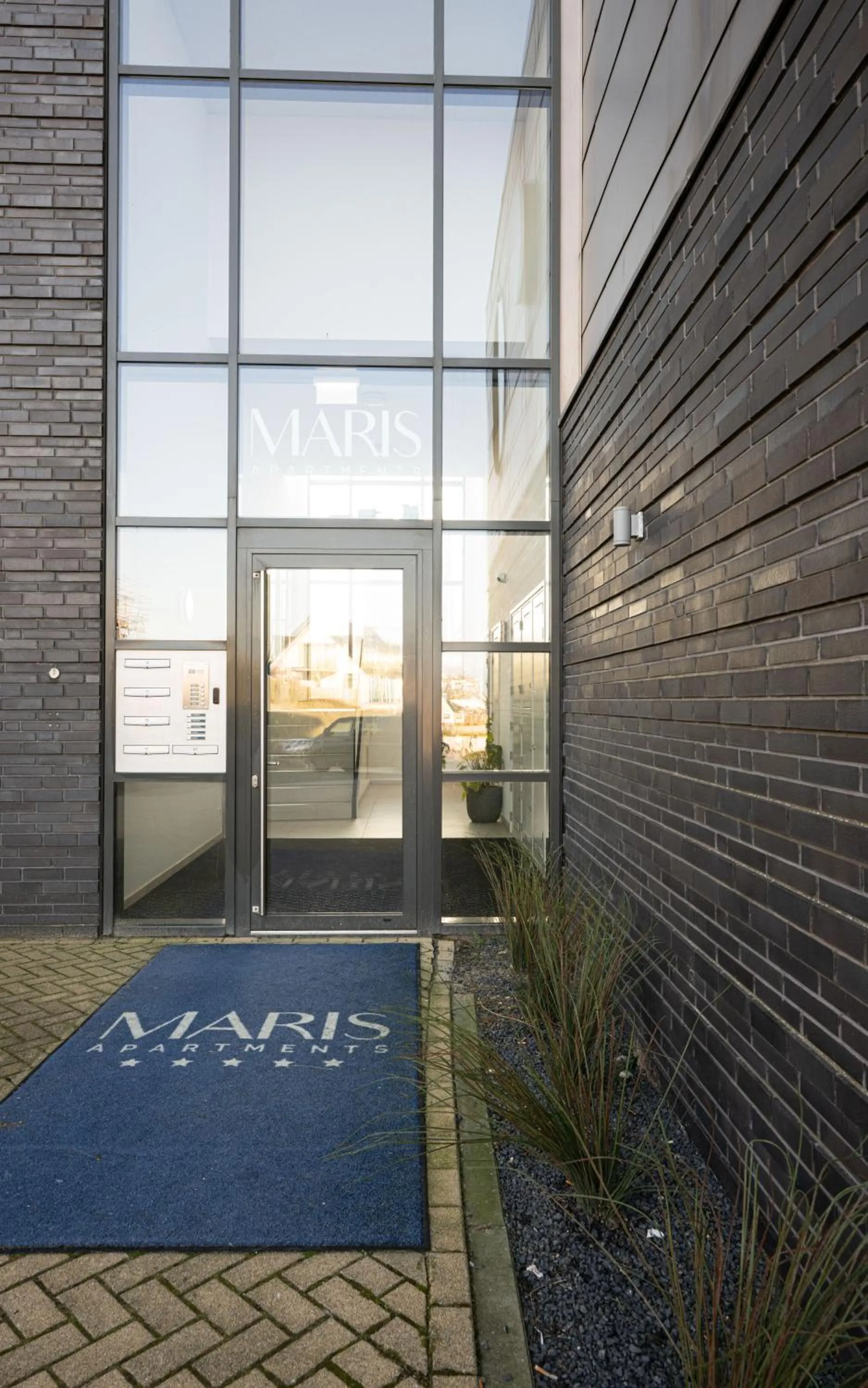 Facade/entrance in Maris Apartments