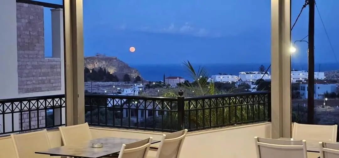 Restaurant/places to eat in LINDOS HORIZON