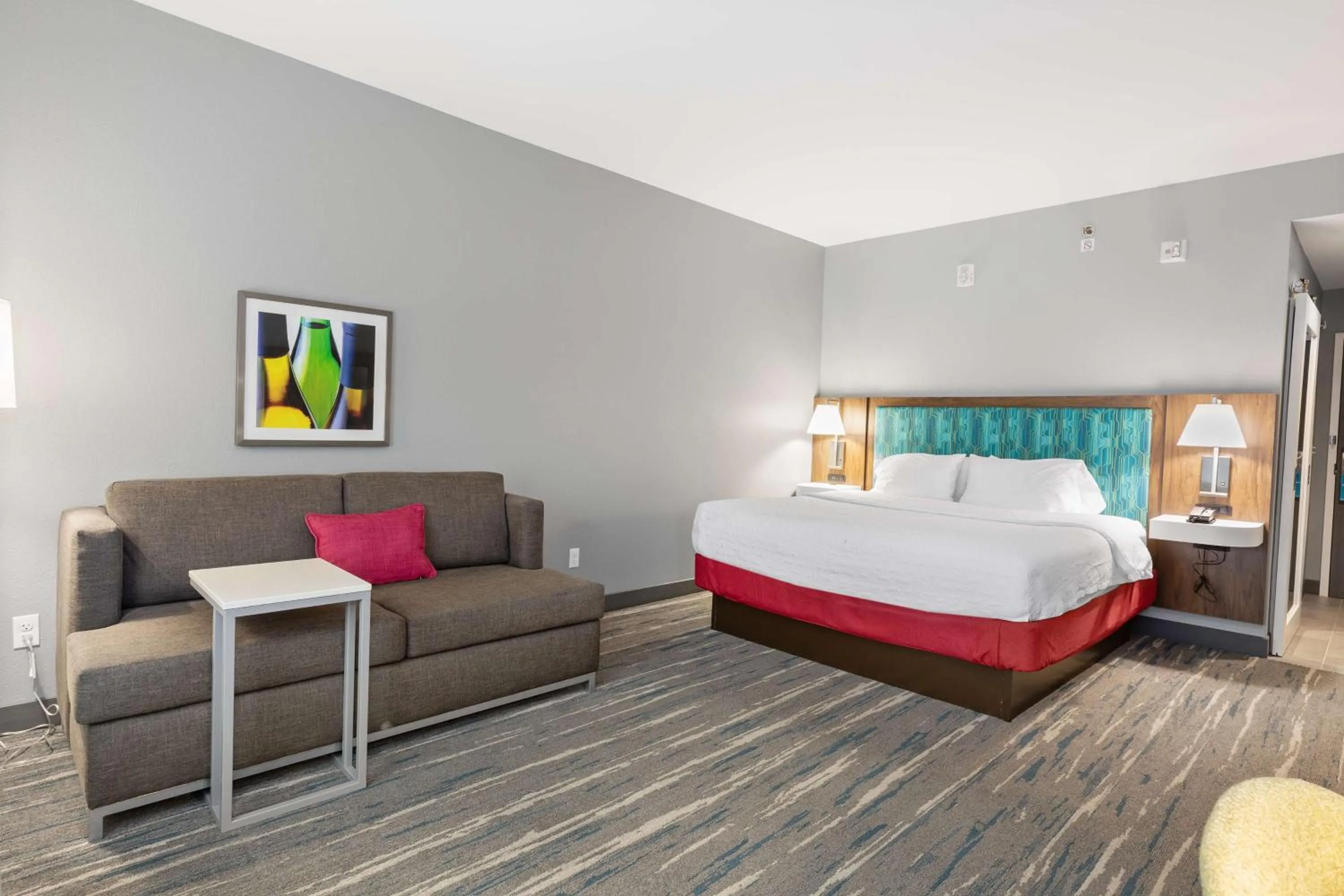 Bed in Hampton Inn Madison, OH