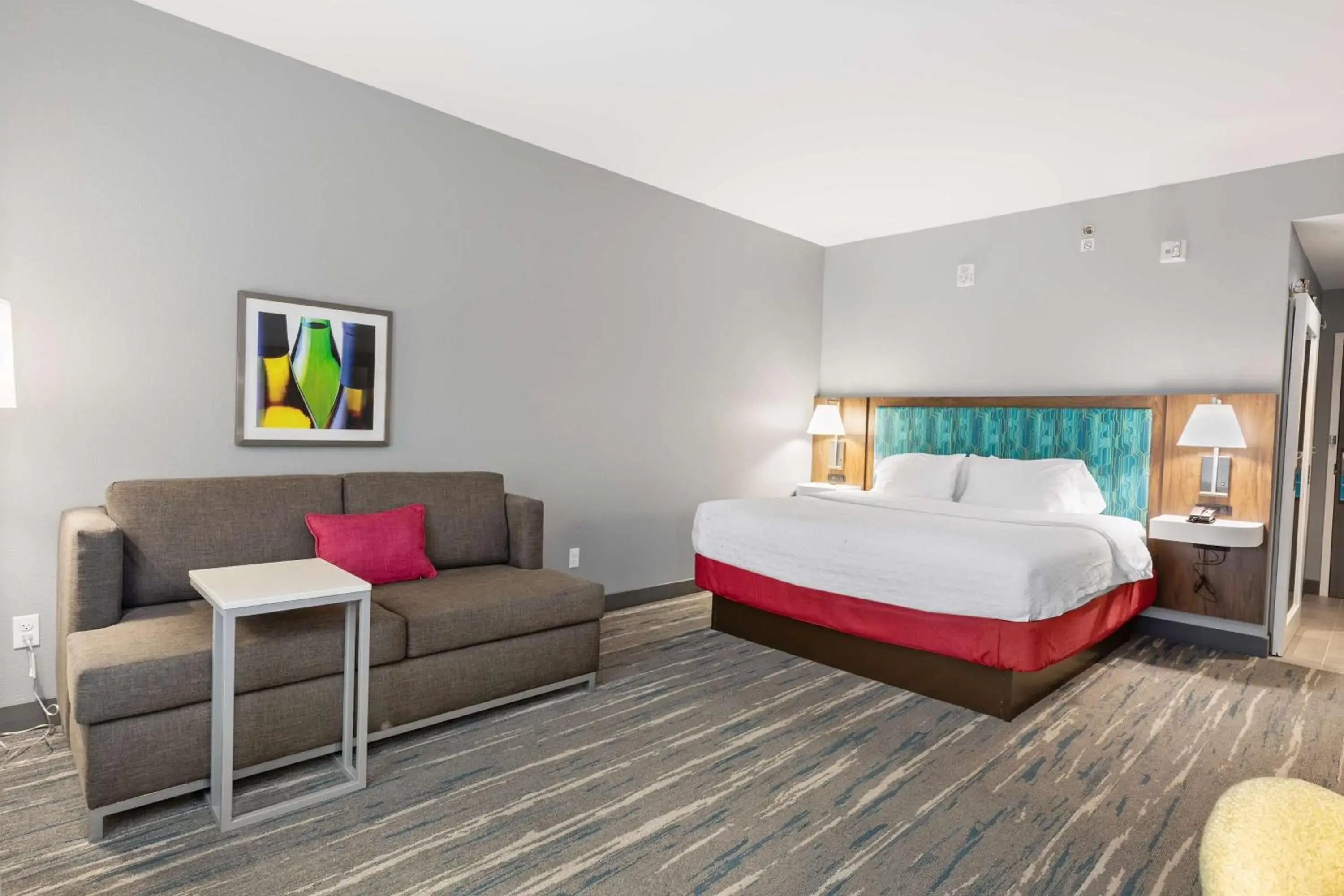 King Room with Sofa Bed - Hearing Access/Non-Smoking in Hampton Inn Madison, OH King Room with Sofa Bed - Hearing Access/Non-Smoking in Hampton Inn Madison, OH