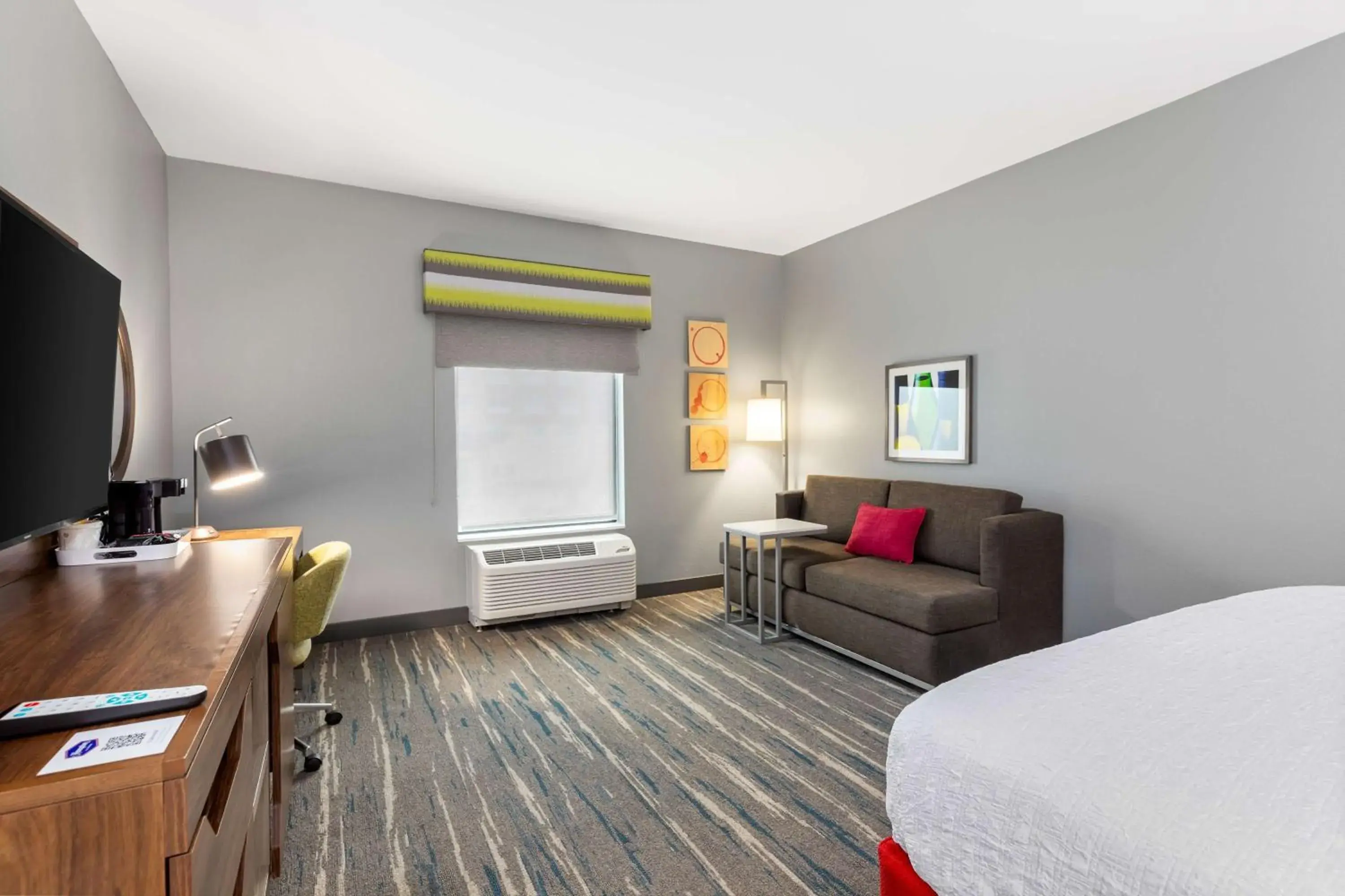 King Room with Sofa Bed - Non-Smoking in Hampton Inn Madison, OH King Room with Sofa Bed - Non-Smoking in Hampton Inn Madison, OH