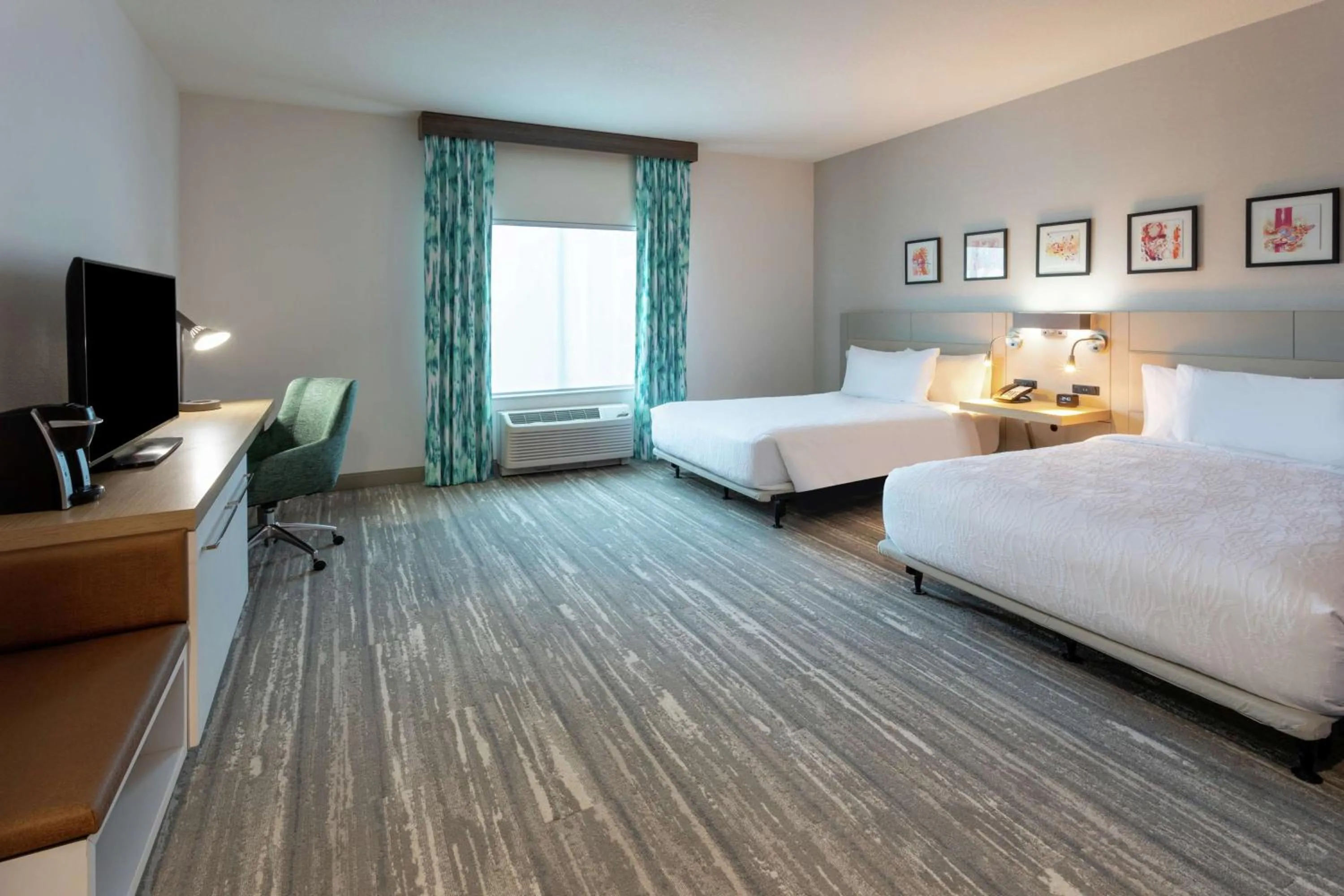 Bedroom, Bed in Hilton Garden Inn St. Cloud, Mn