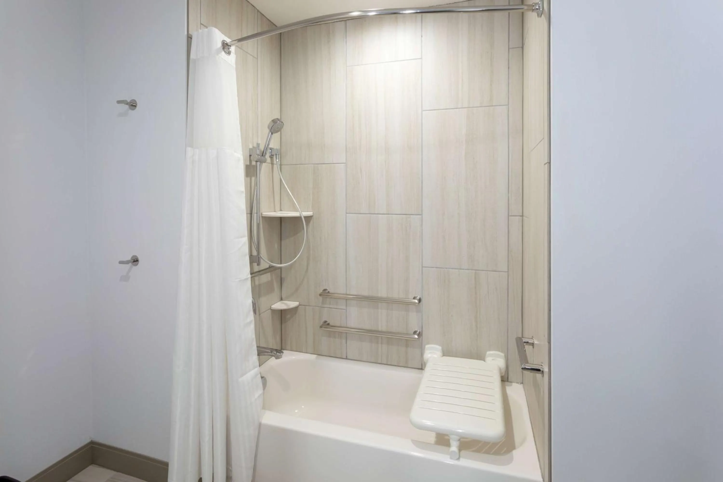 Bathroom in Hilton Garden Inn St. Cloud, Mn