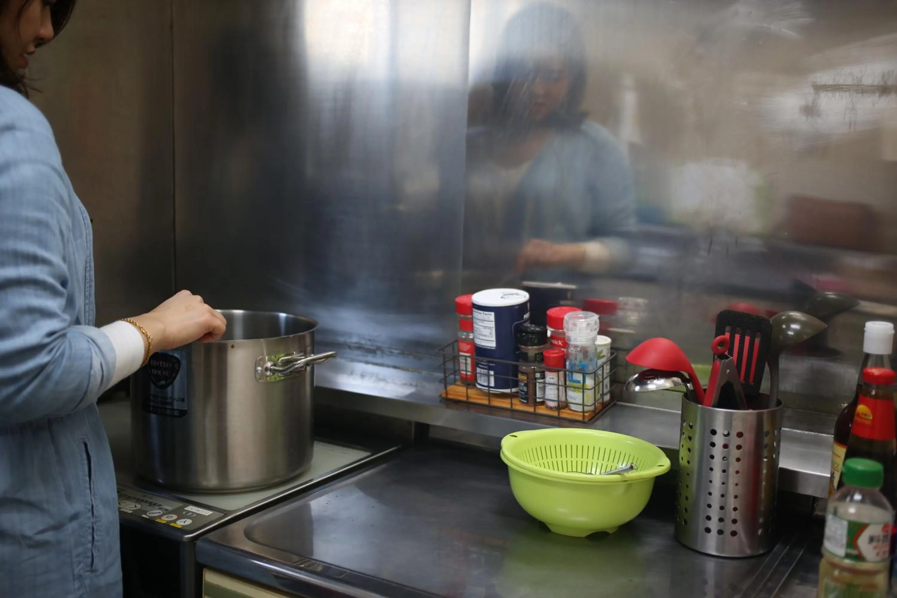 Communal kitchen in Hotel Yokosuka