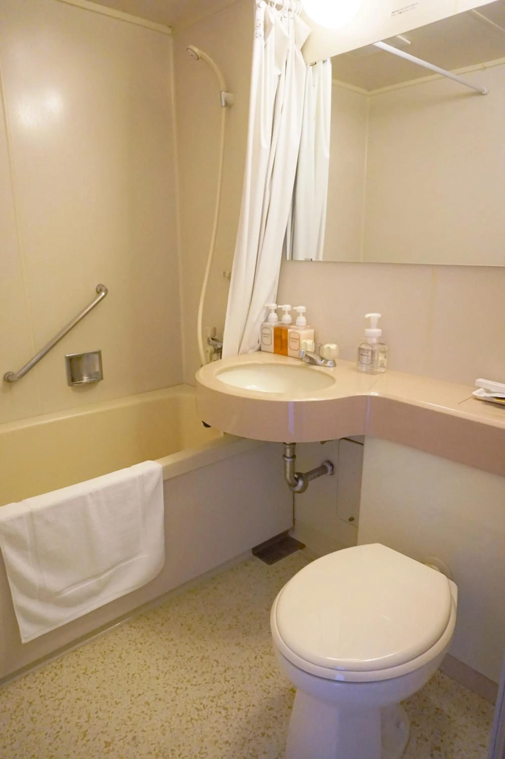 Shower in Hotel Yokosuka